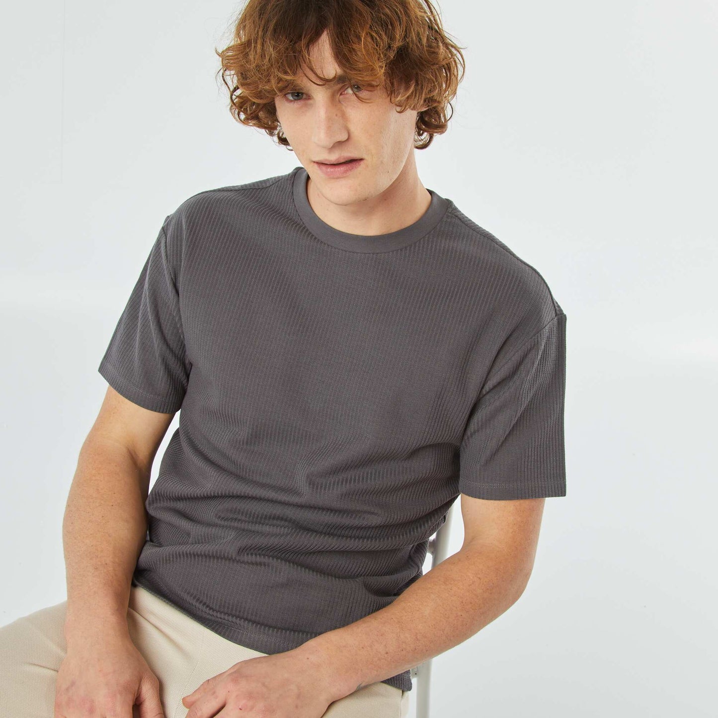 Plain textured short-sleeved T-shirt GREY