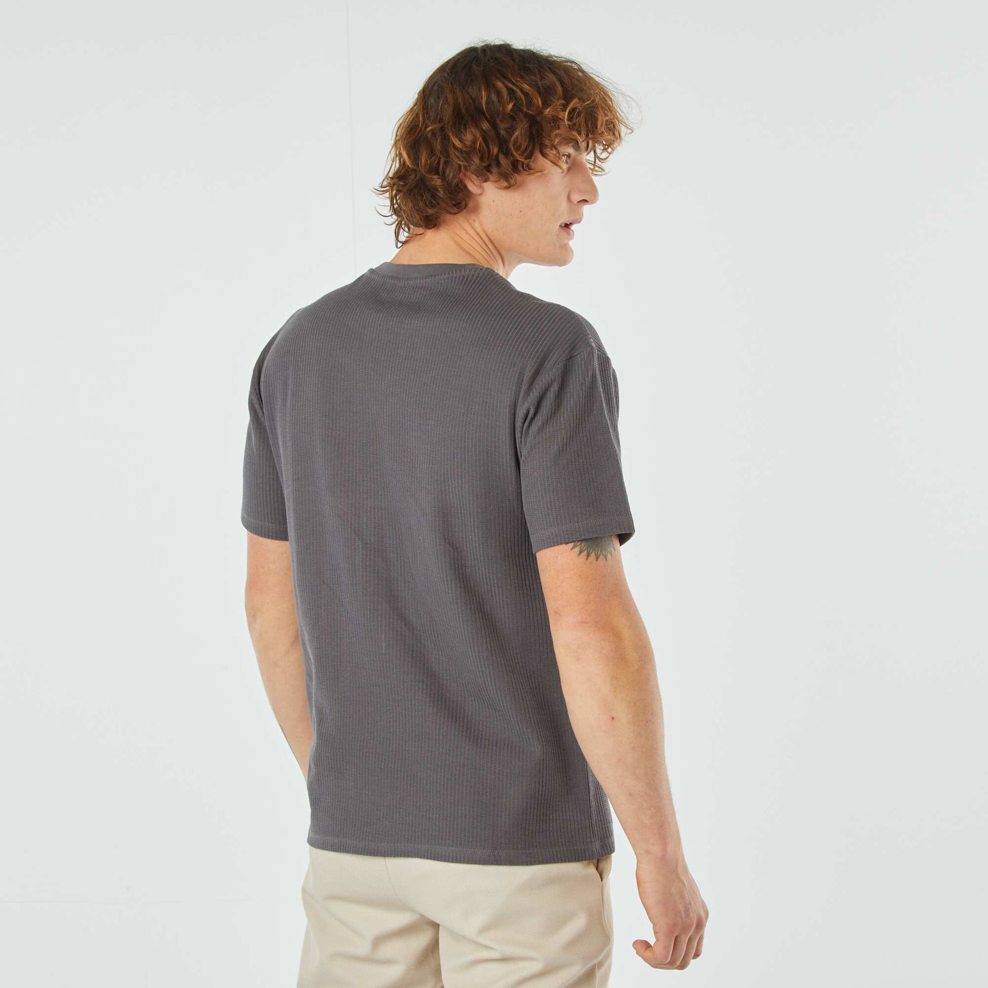 Plain textured short-sleeved T-shirt GREY