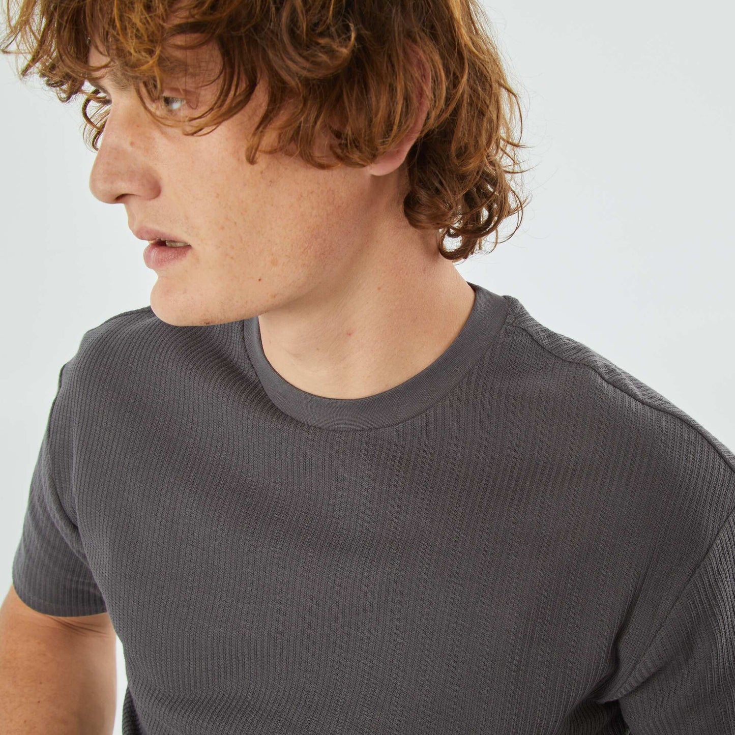 Plain textured short-sleeved T-shirt GREY