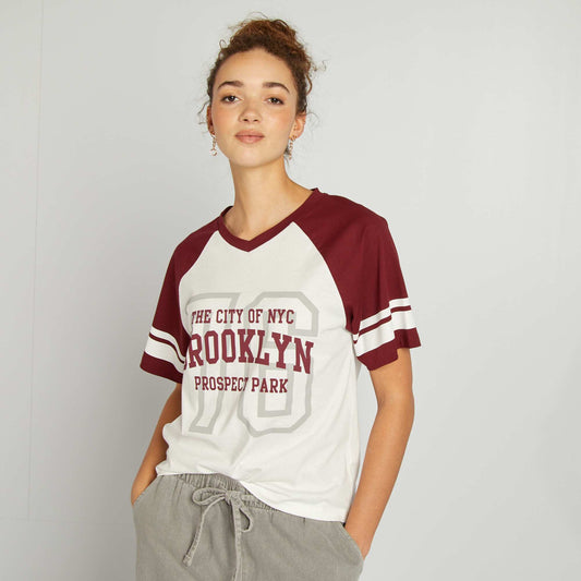 V-neck college-style T-shirt RED