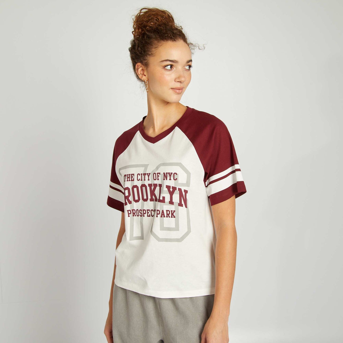 V-neck college-style T-shirt RED