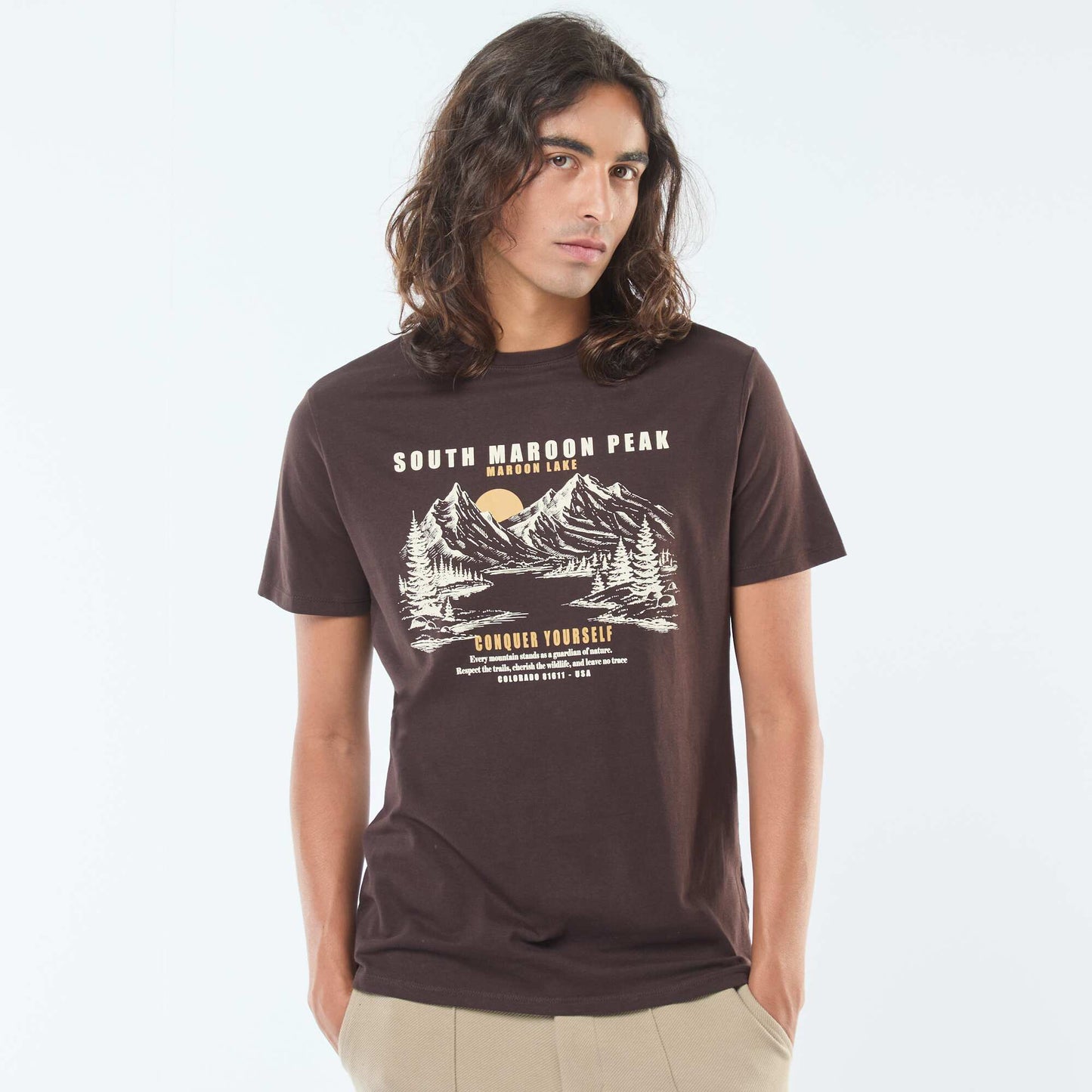 Short-sleeved printed T-shirt with round neck BROWN