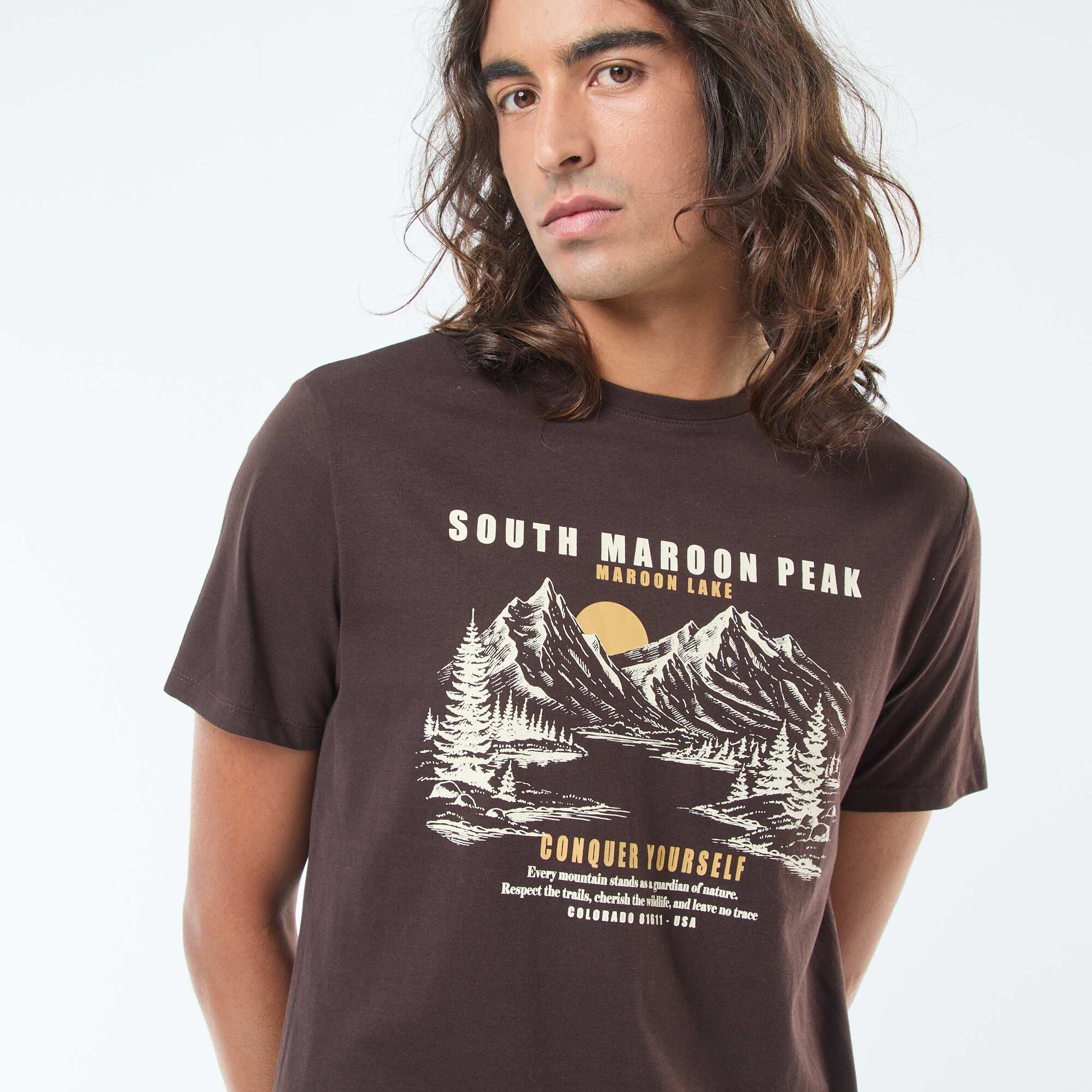 Short-sleeved printed T-shirt with round neck BROWN