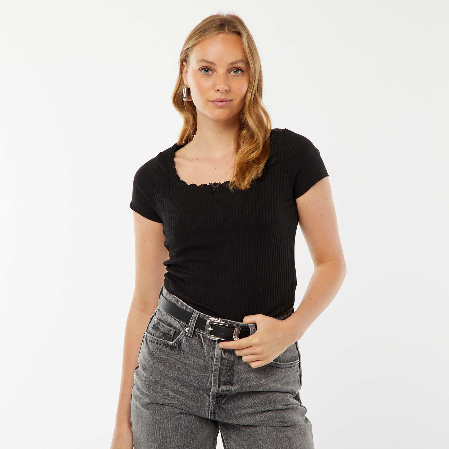 Short-sleeved T-shirt with lace and cute bow BLACK