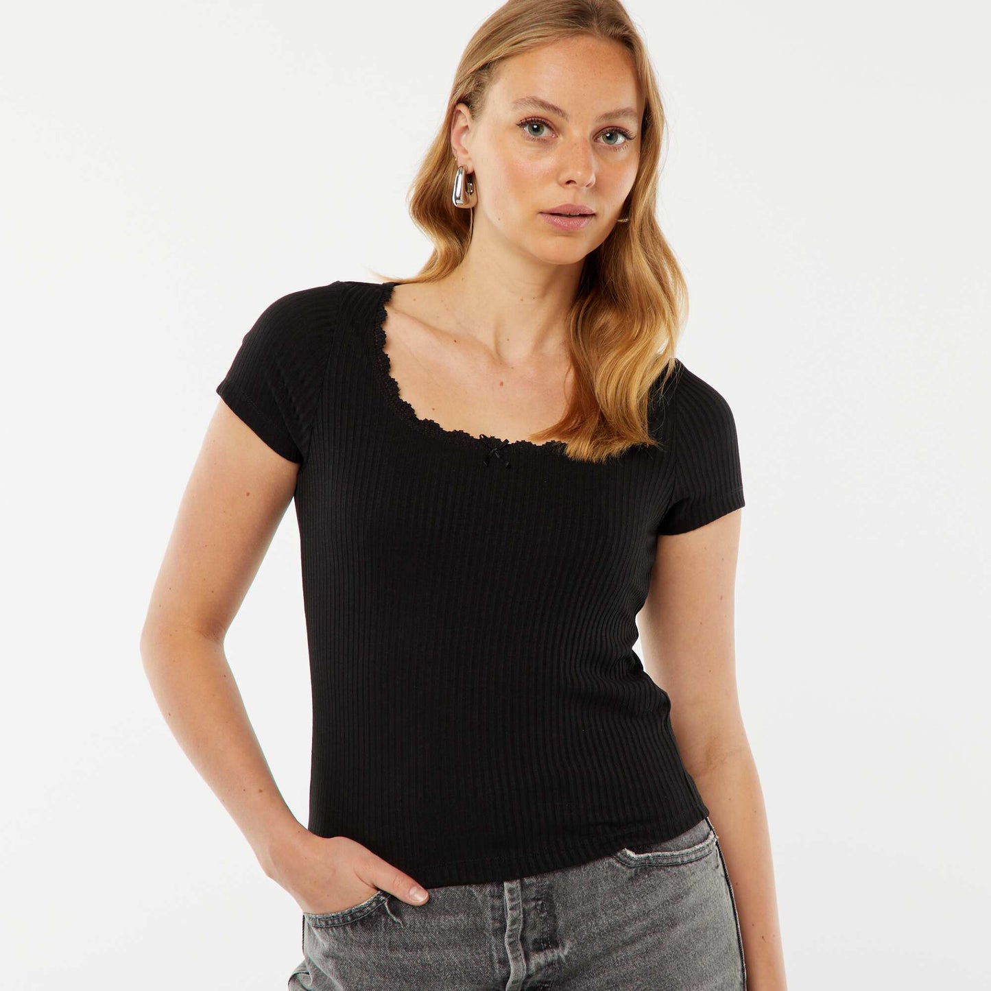 Short-sleeved T-shirt with lace and cute bow BLACK