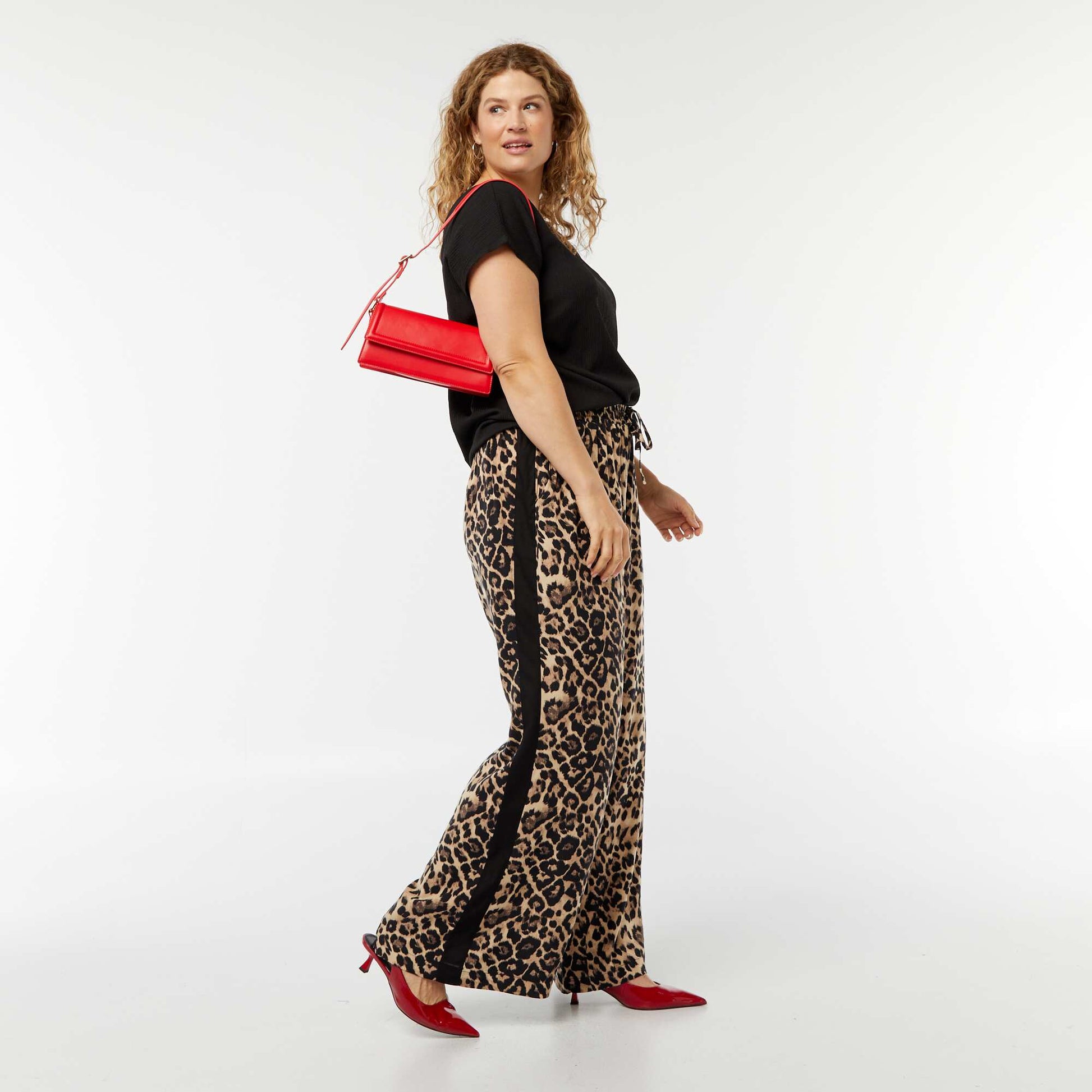 Wide-leg trousers with contrasting stripes BROWN