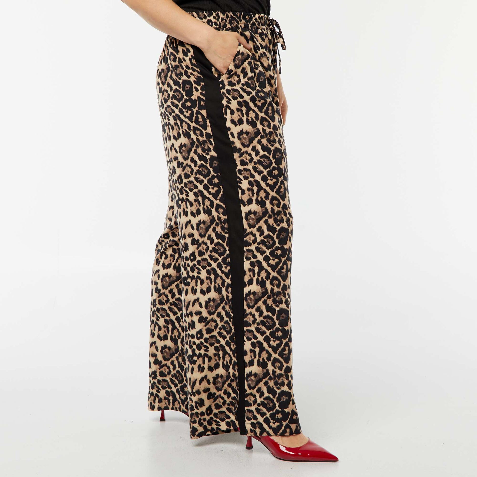Wide-leg trousers with contrasting stripes BROWN