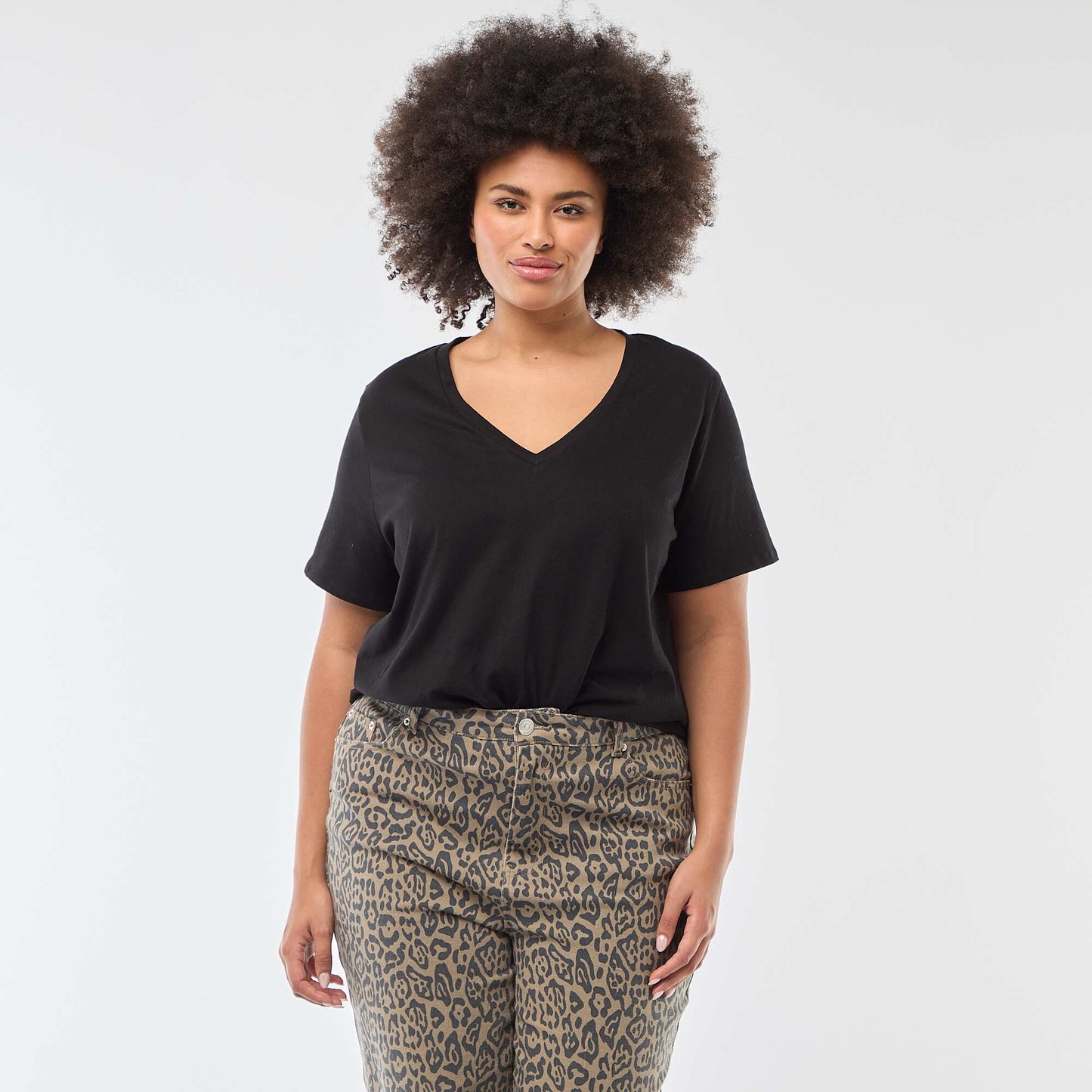 Basic V-neck short-sleeved t-shirt BLACK