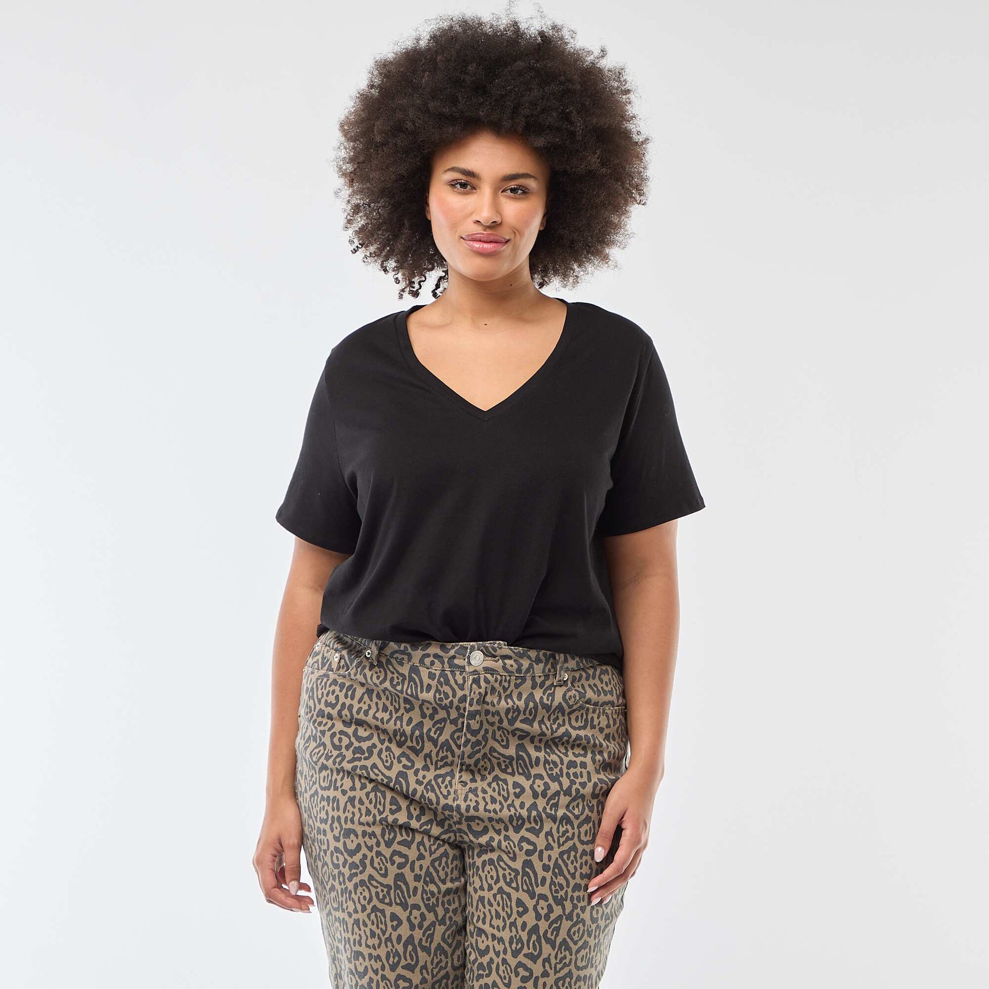 Basic V-neck short-sleeved t-shirt BLACK