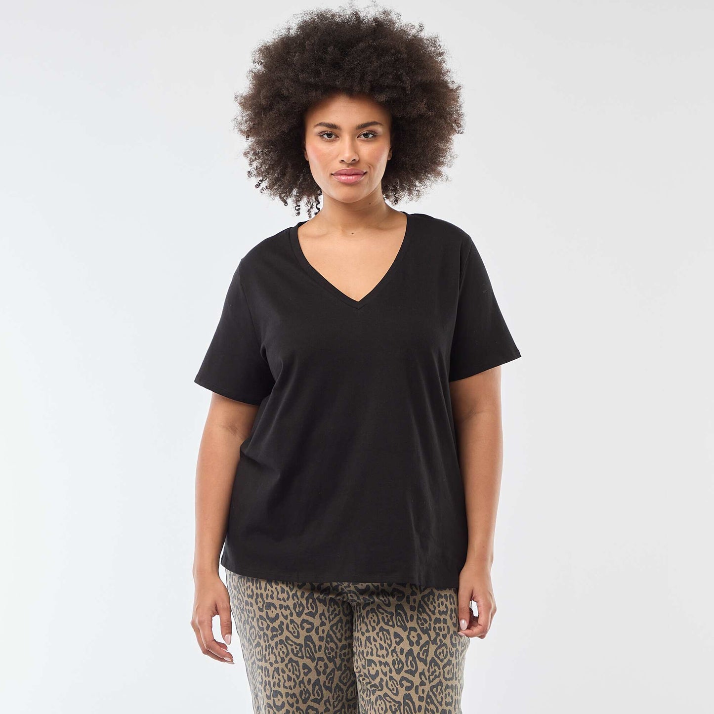 Basic V-neck short-sleeved t-shirt BLACK