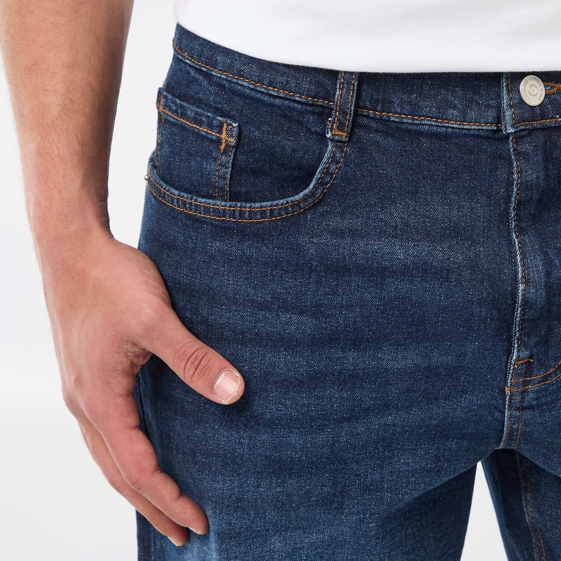 شورت برمودا من الدنيم بقصة ضيقة — أزرق