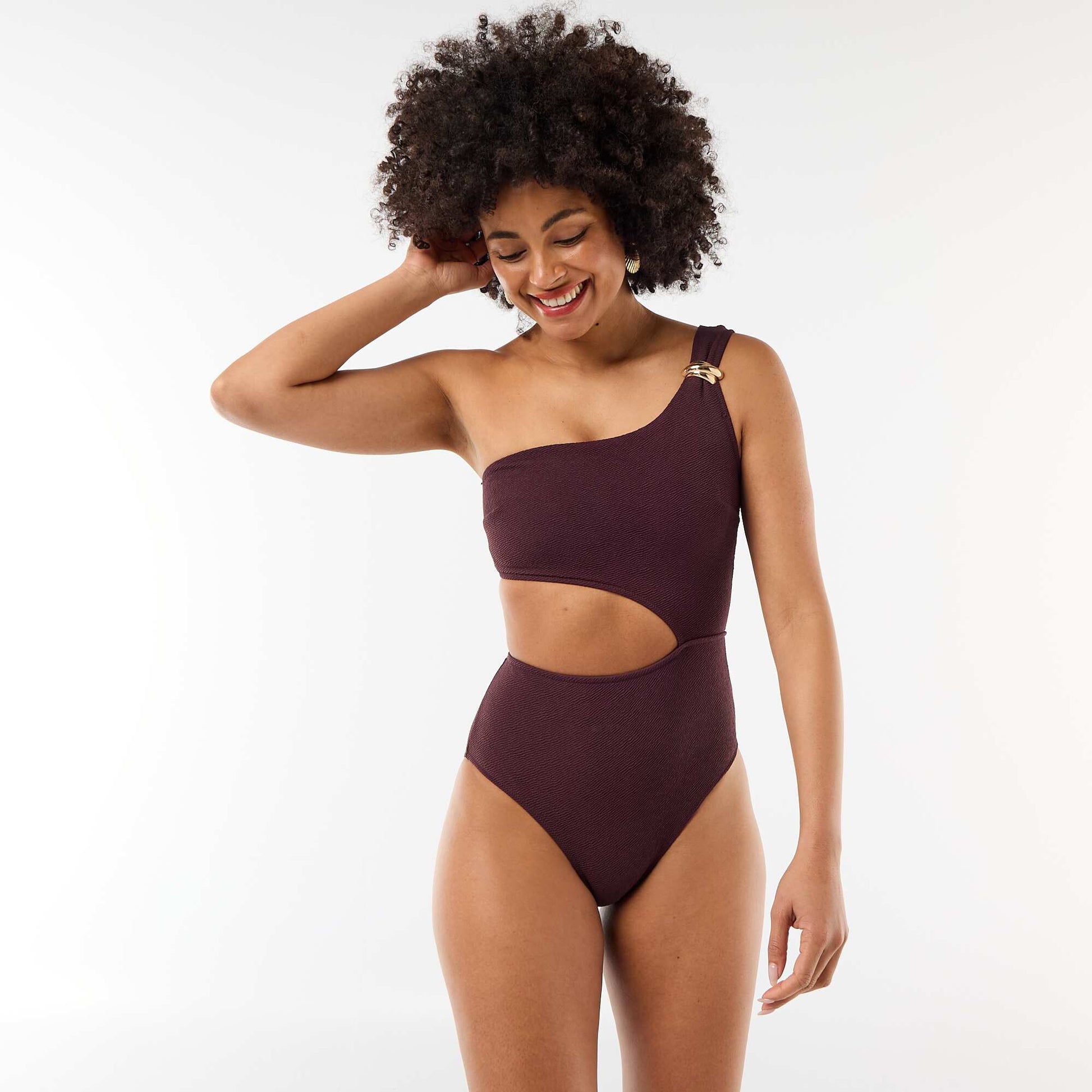 ملابس سباحة غير متناظرة من قطعة واحدة مزينة بجواهر بلون ذهبي — PURPLE