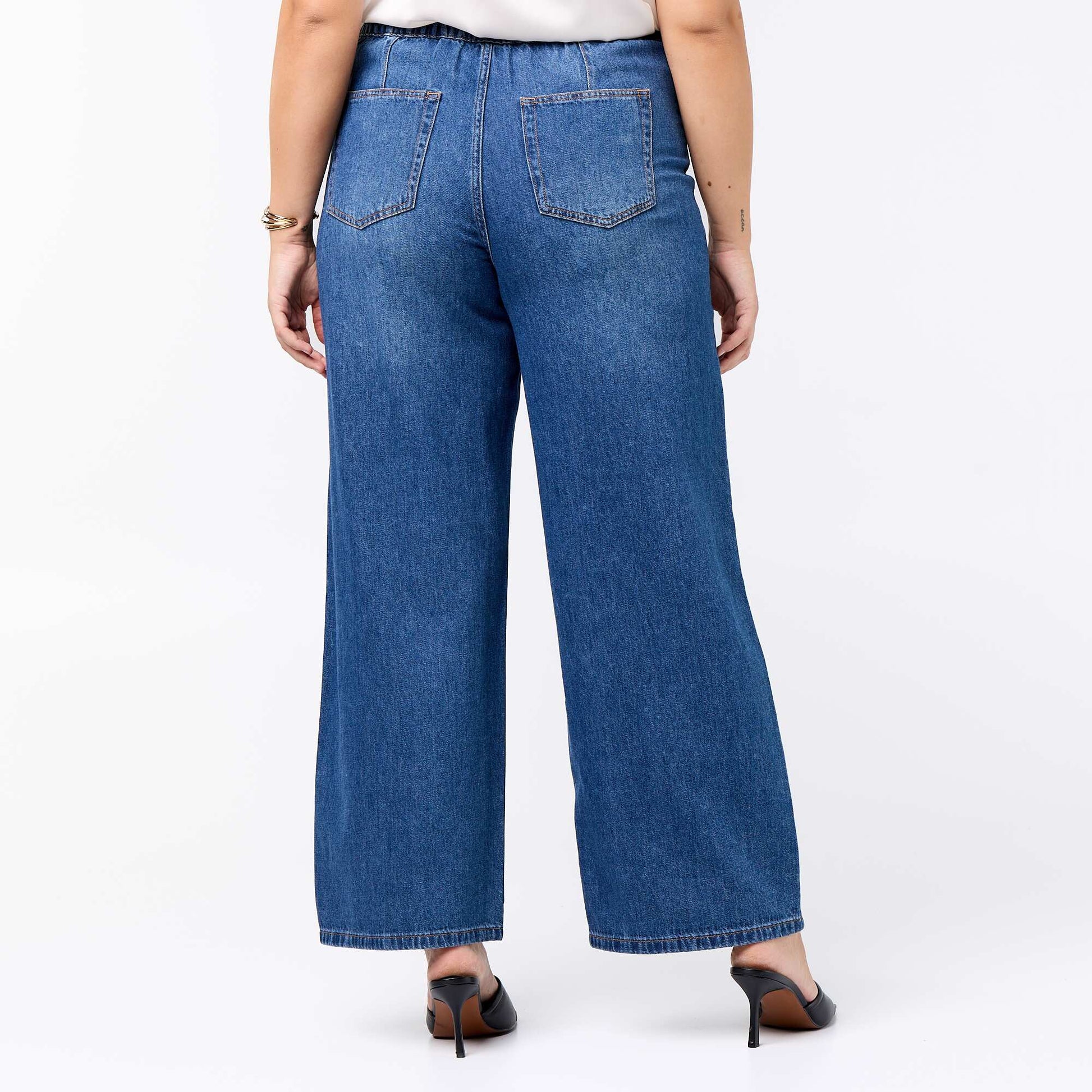 بنطال جينز واسع الساقين مع حزام قابل للربط — أزرق