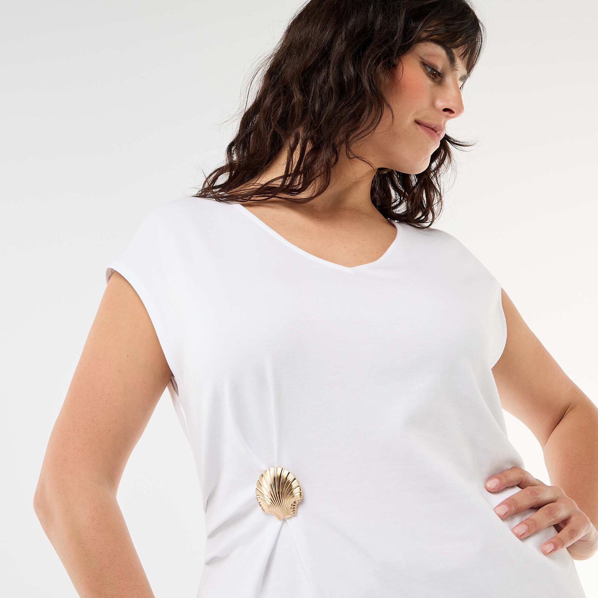 Draped T-shirt with Gold Brooch Detail WHITE