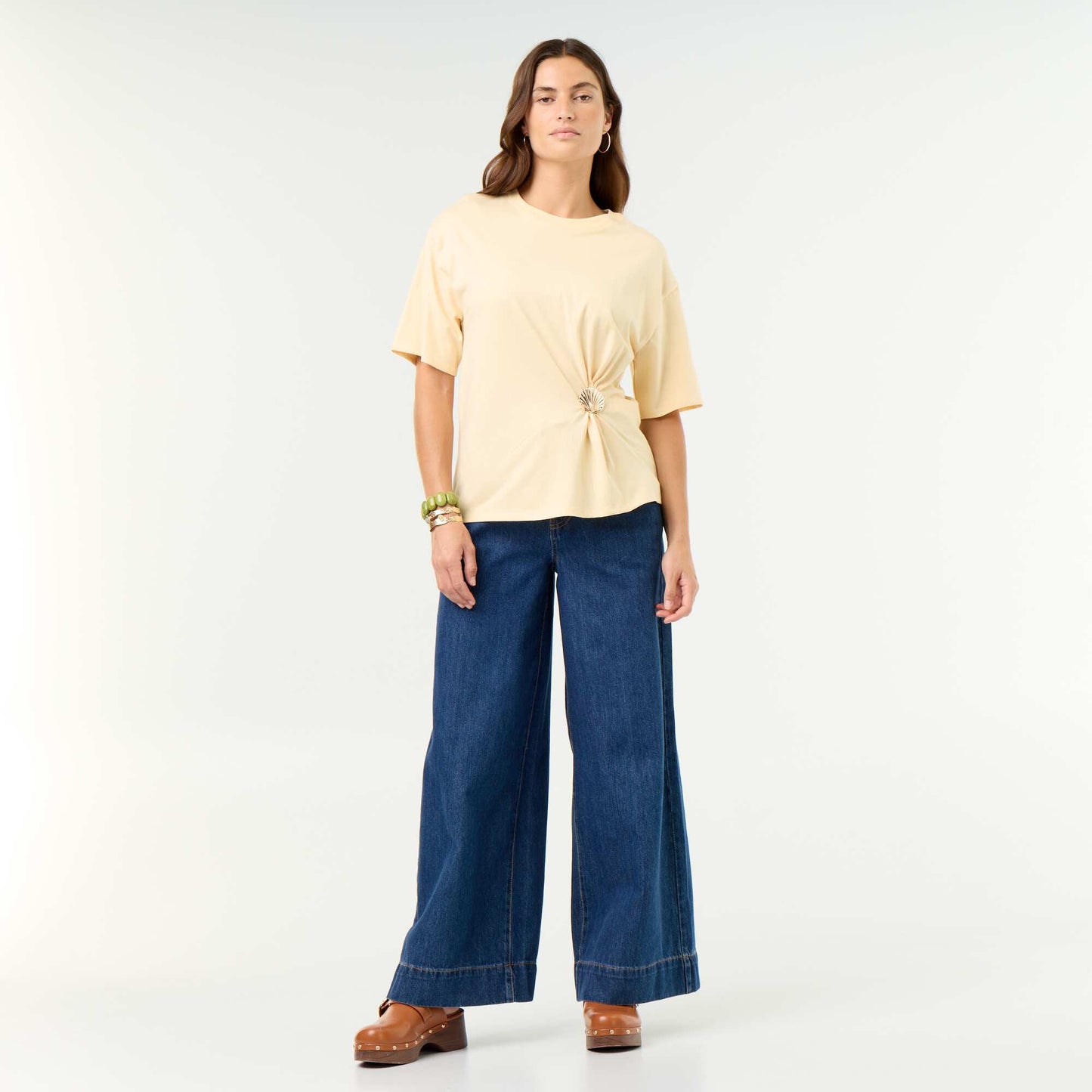 Short-sleeve T-shirt with Shell Charm BEIGE