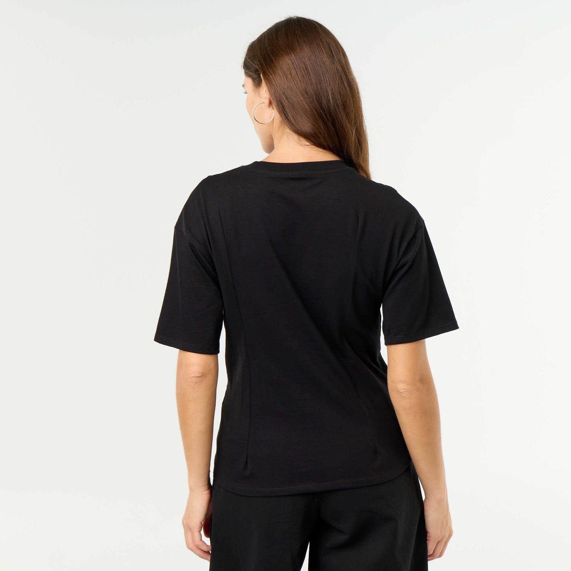 Short-sleeve T-shirt with Shell Charm BLACK