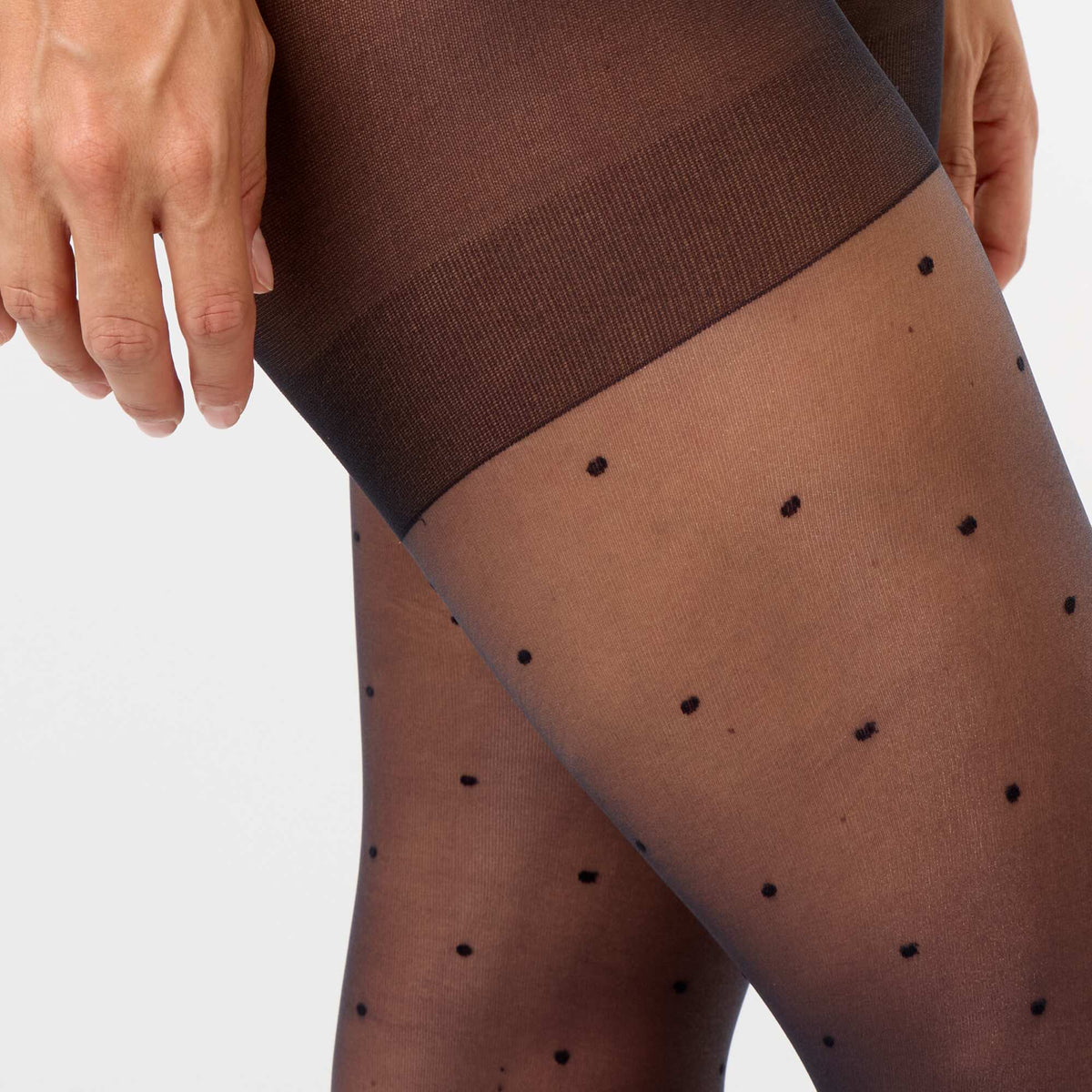 جوارب طويلة بنقشة البولكا دوت — أسود