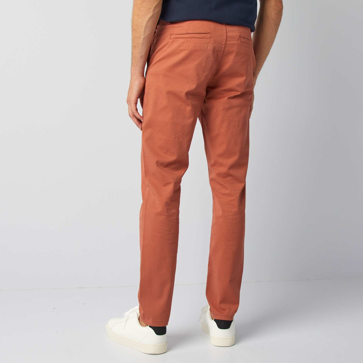 Slim-fit chinos BROWN