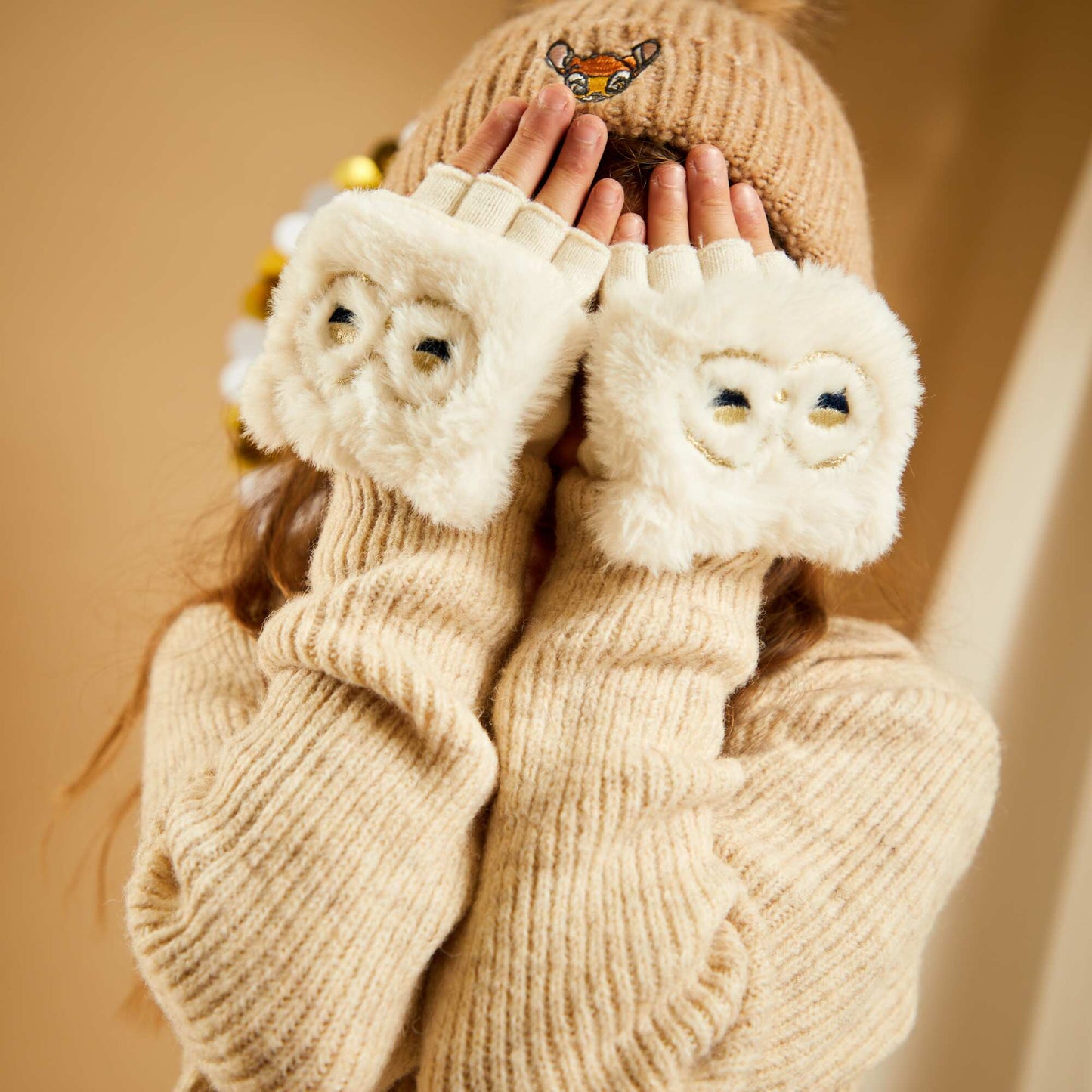 Pair of 'owl' fingerless gloves BEIGE