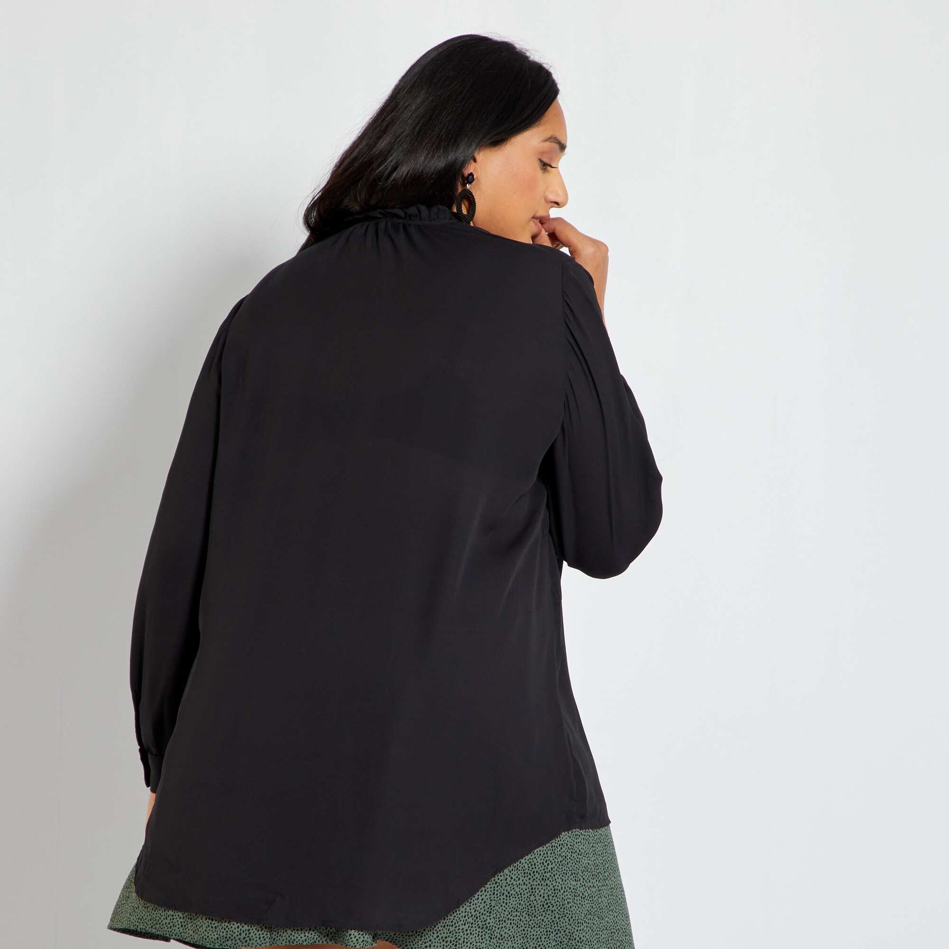 Flowing shirt with ruffled collar BLACK
