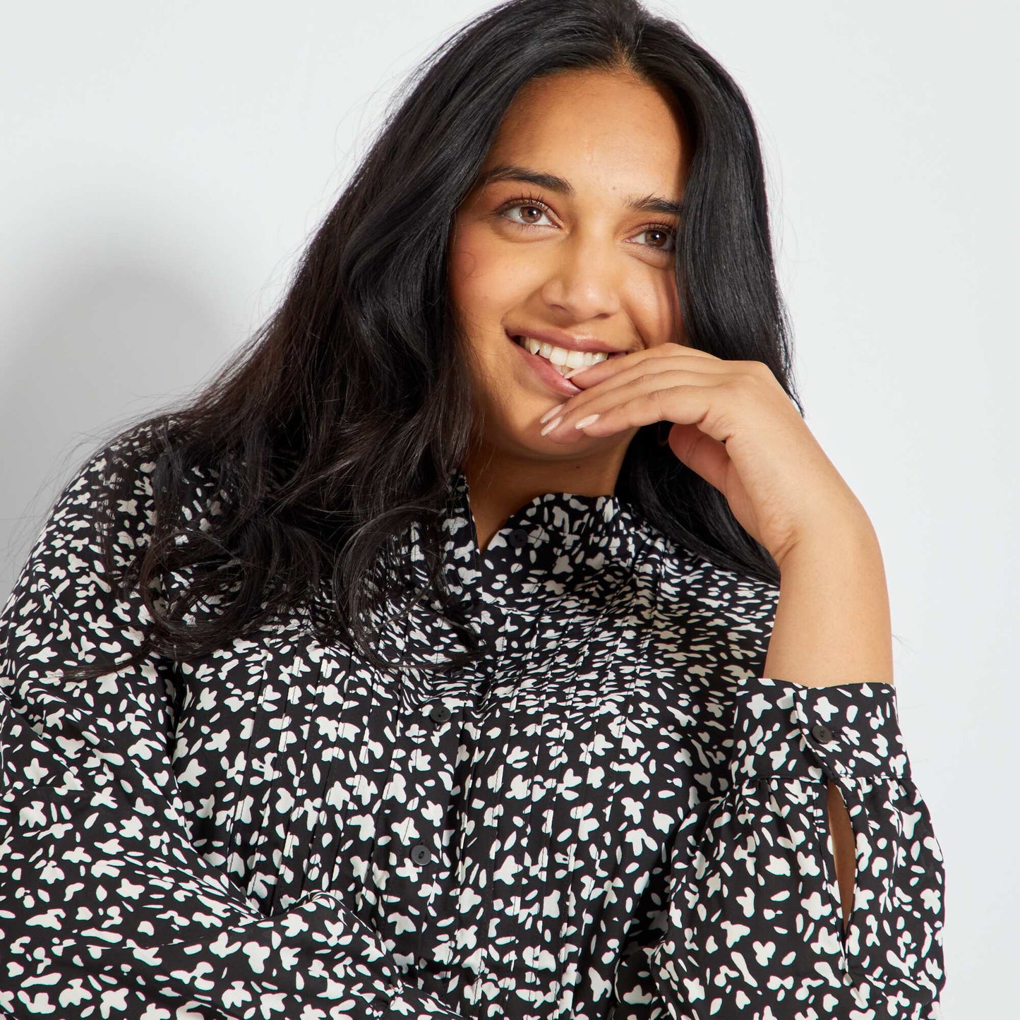 Flowing shirt with ruffled collar BLACK