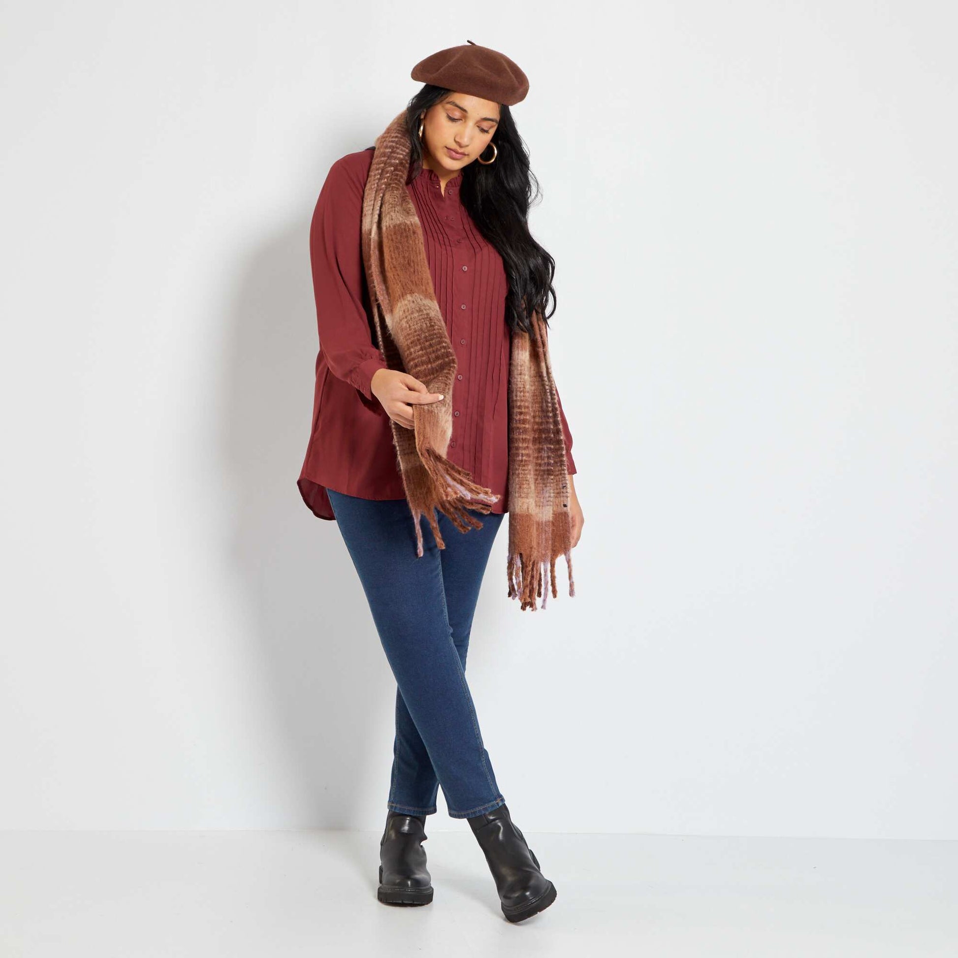 Flowing shirt with ruffled collar BROWN