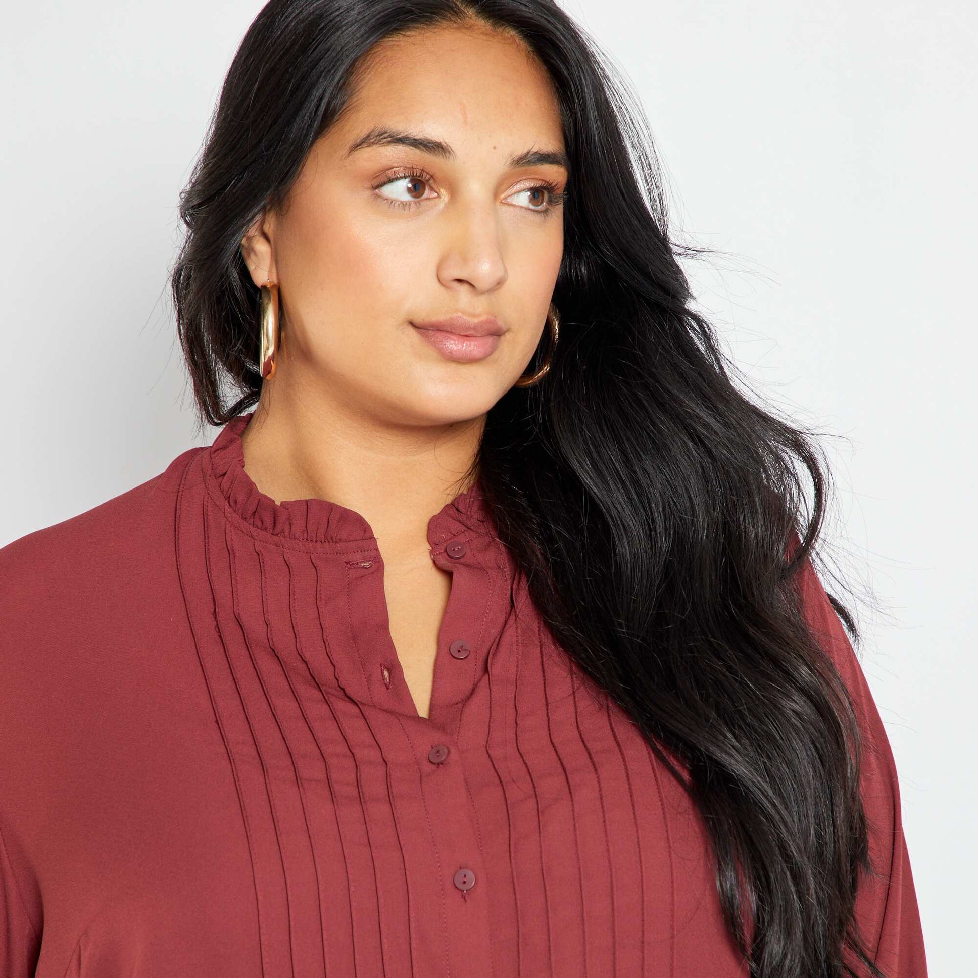 Flowing shirt with ruffled collar BROWN