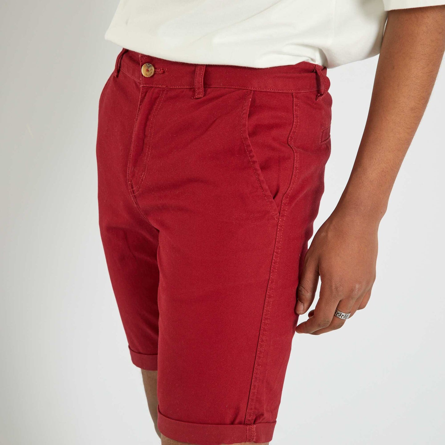 Straight-leg chino Bermuda shorts RED