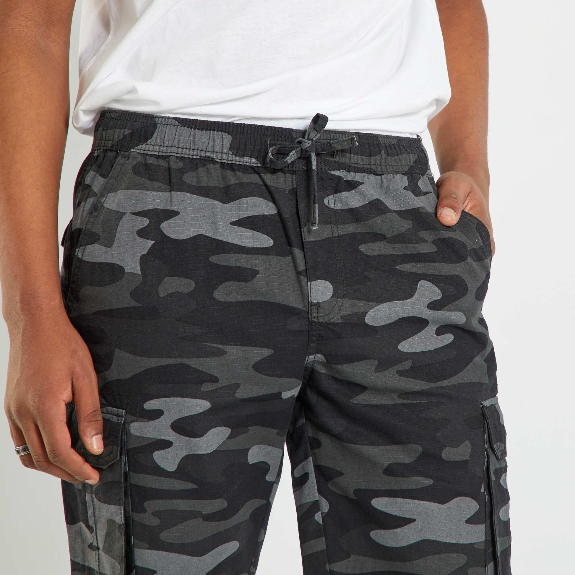 Bermuda shorts with cargo pockets GREY