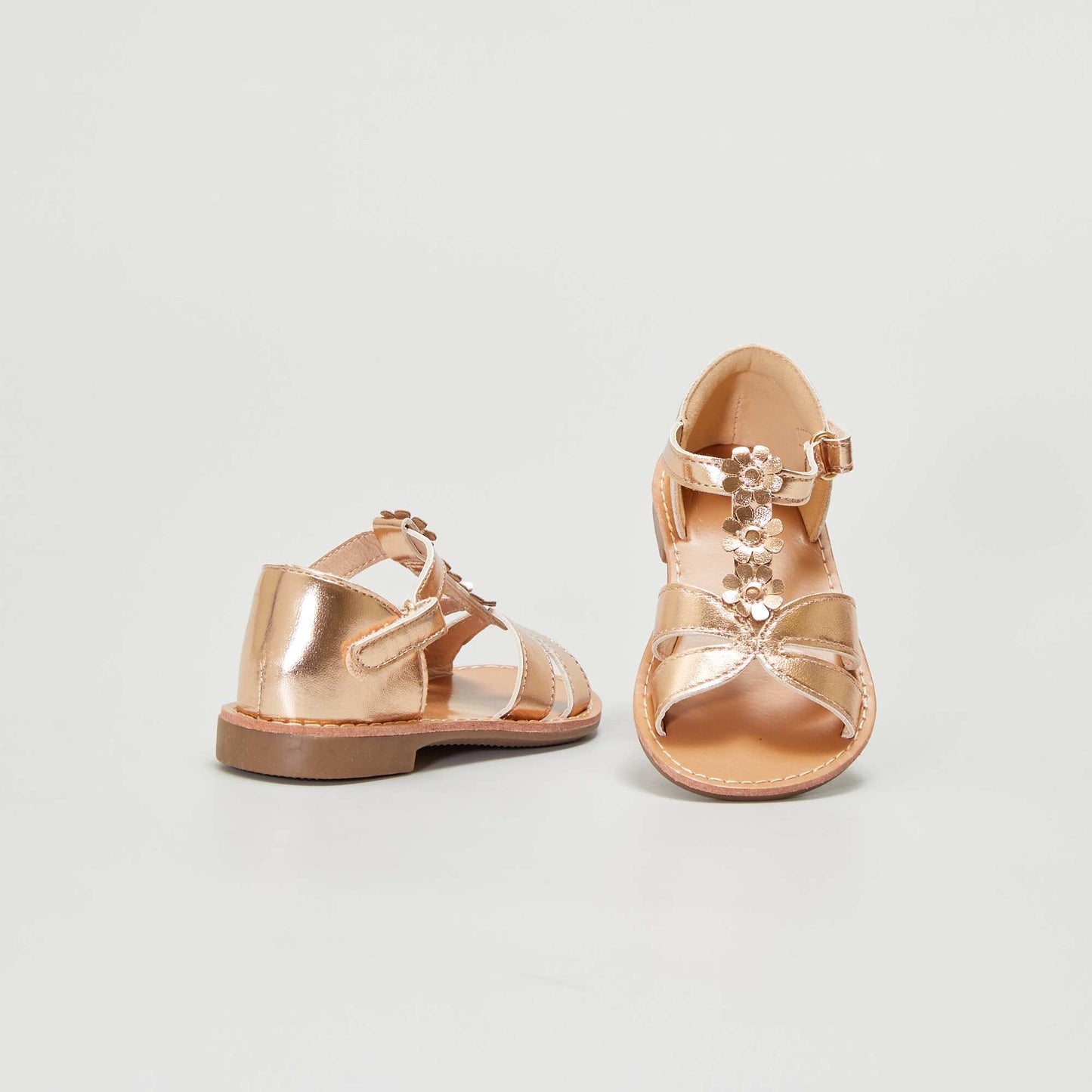Sandals with flowery straps BROWN