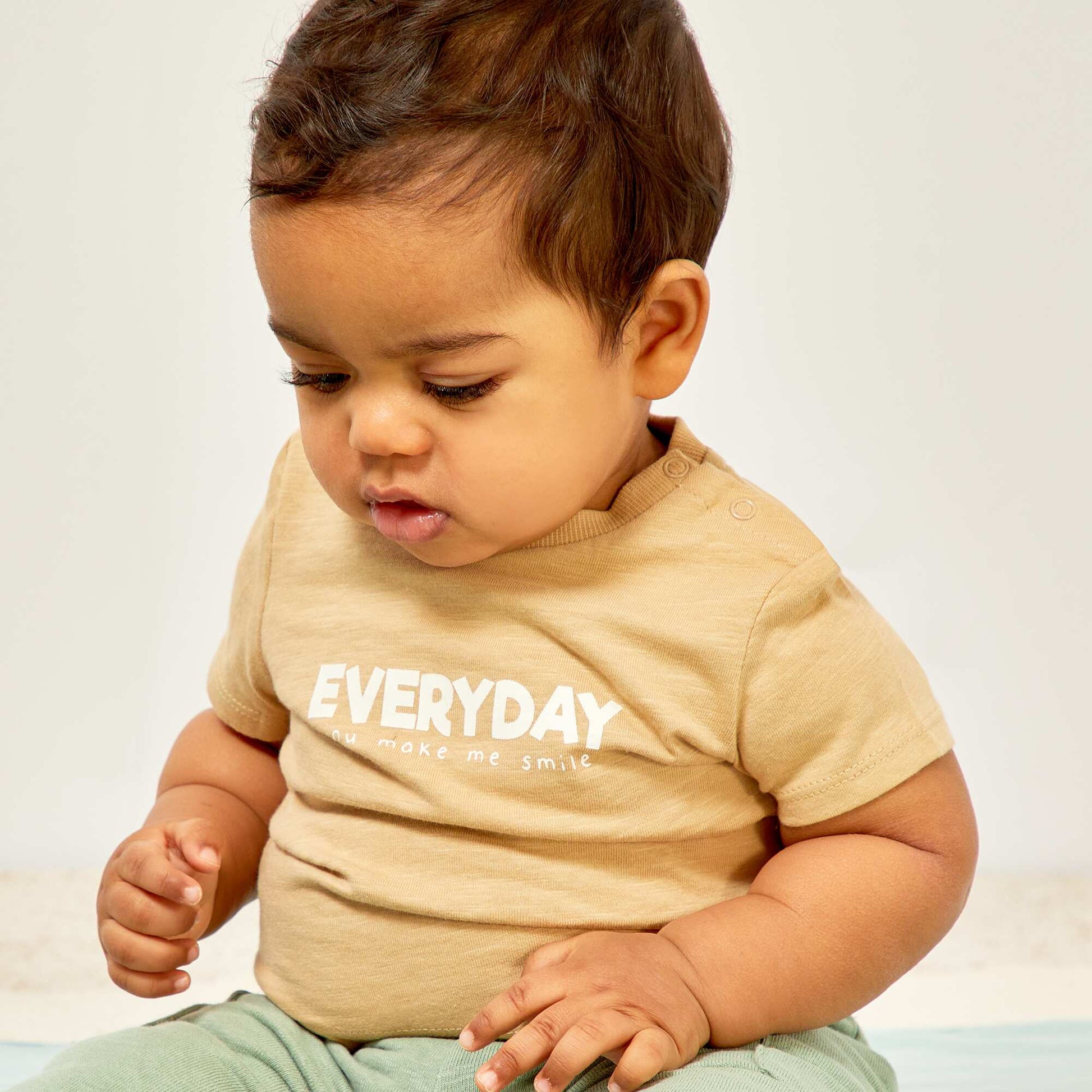 طقم تي شيرت وبنطال BEIGE