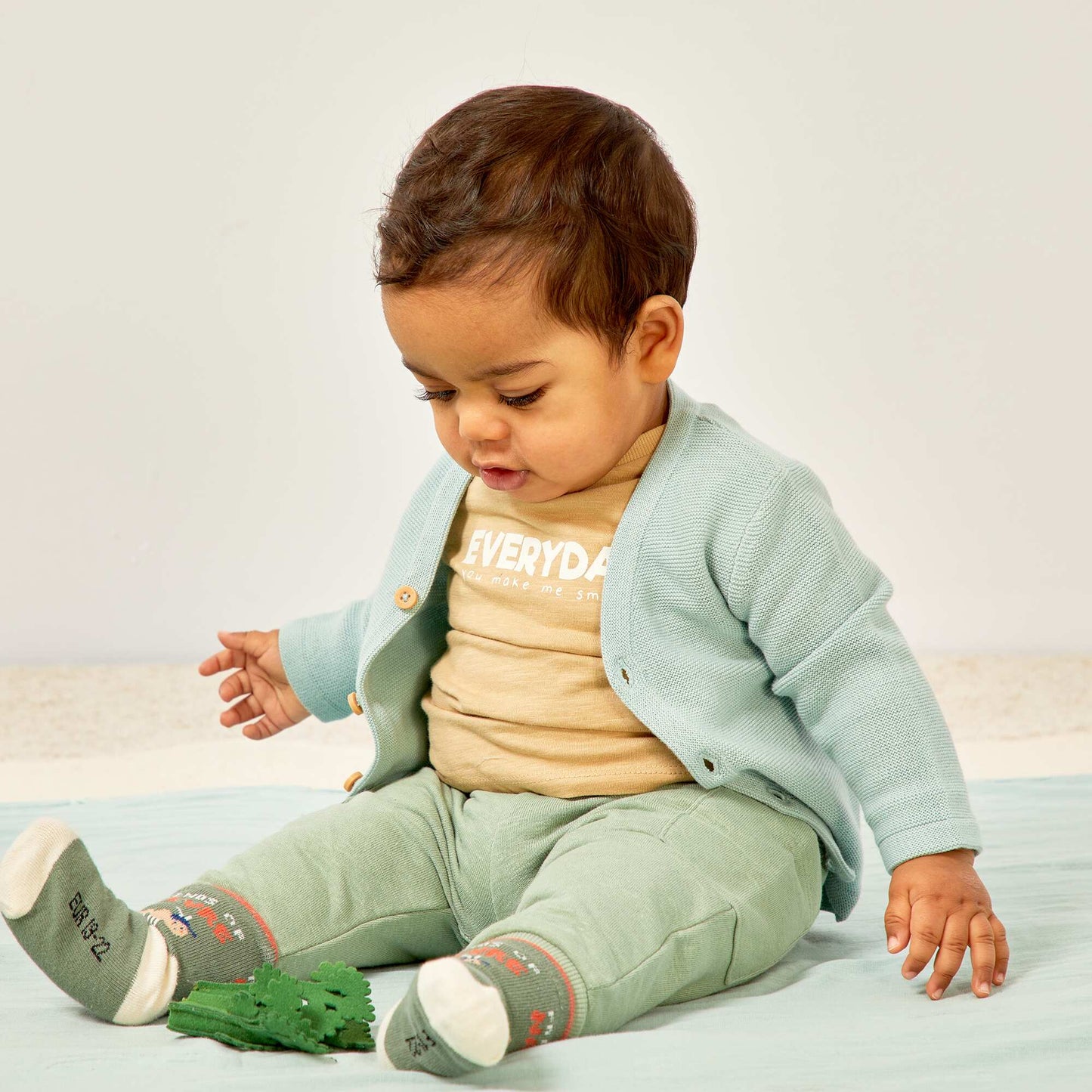 طقم تي شيرت وبنطال BEIGE