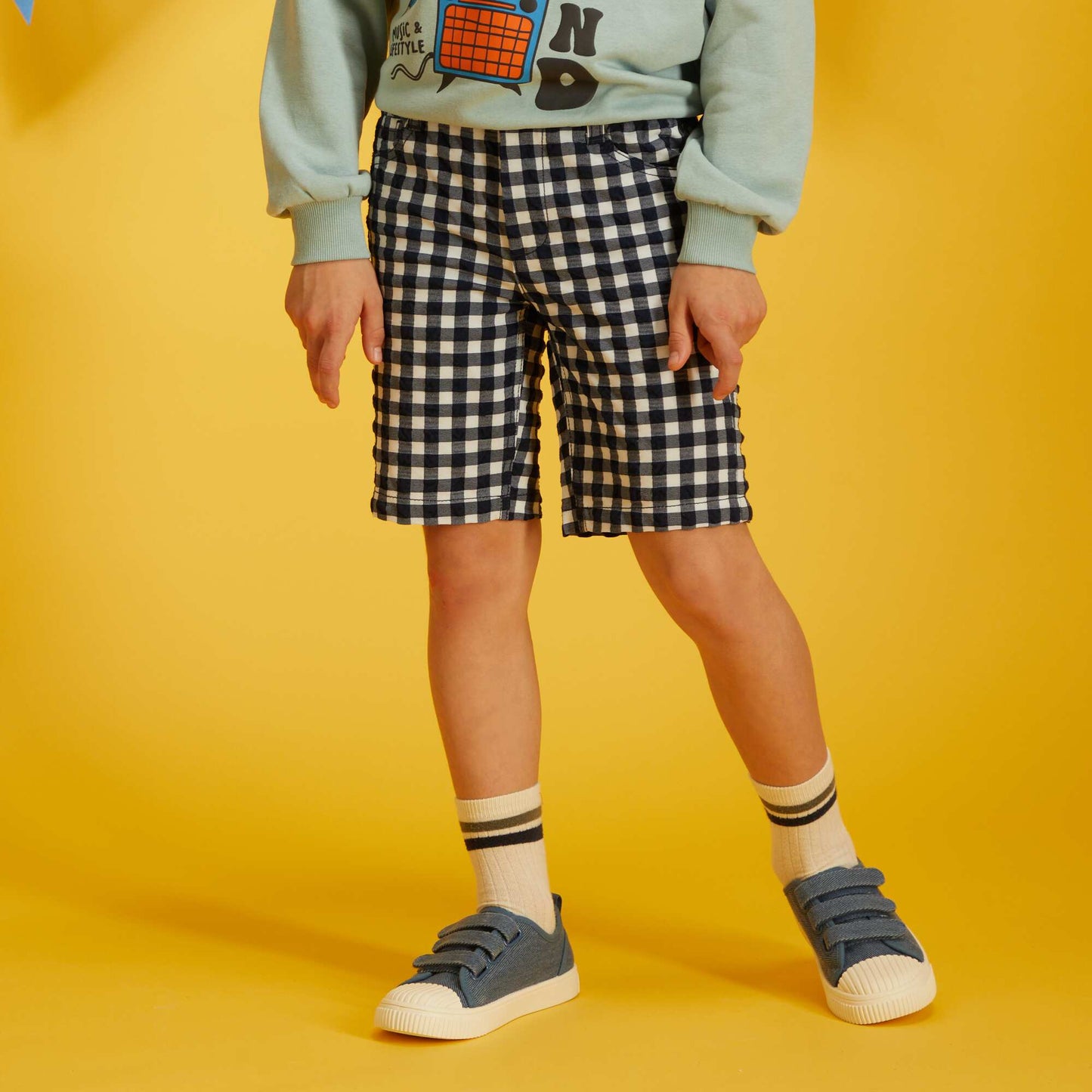 Crinkle knit gingham print Bermuda shorts BLUE