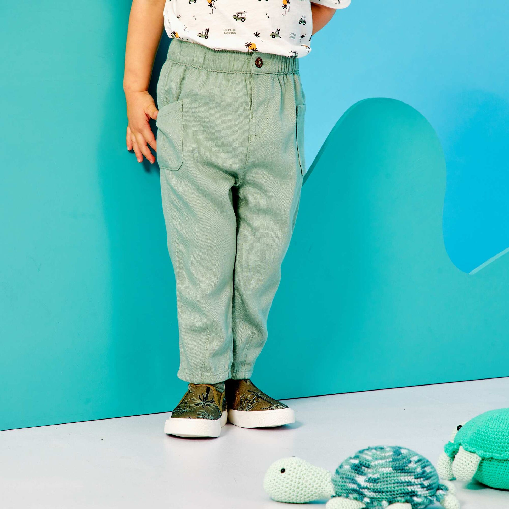 Trousers with large patch pockets GREEN