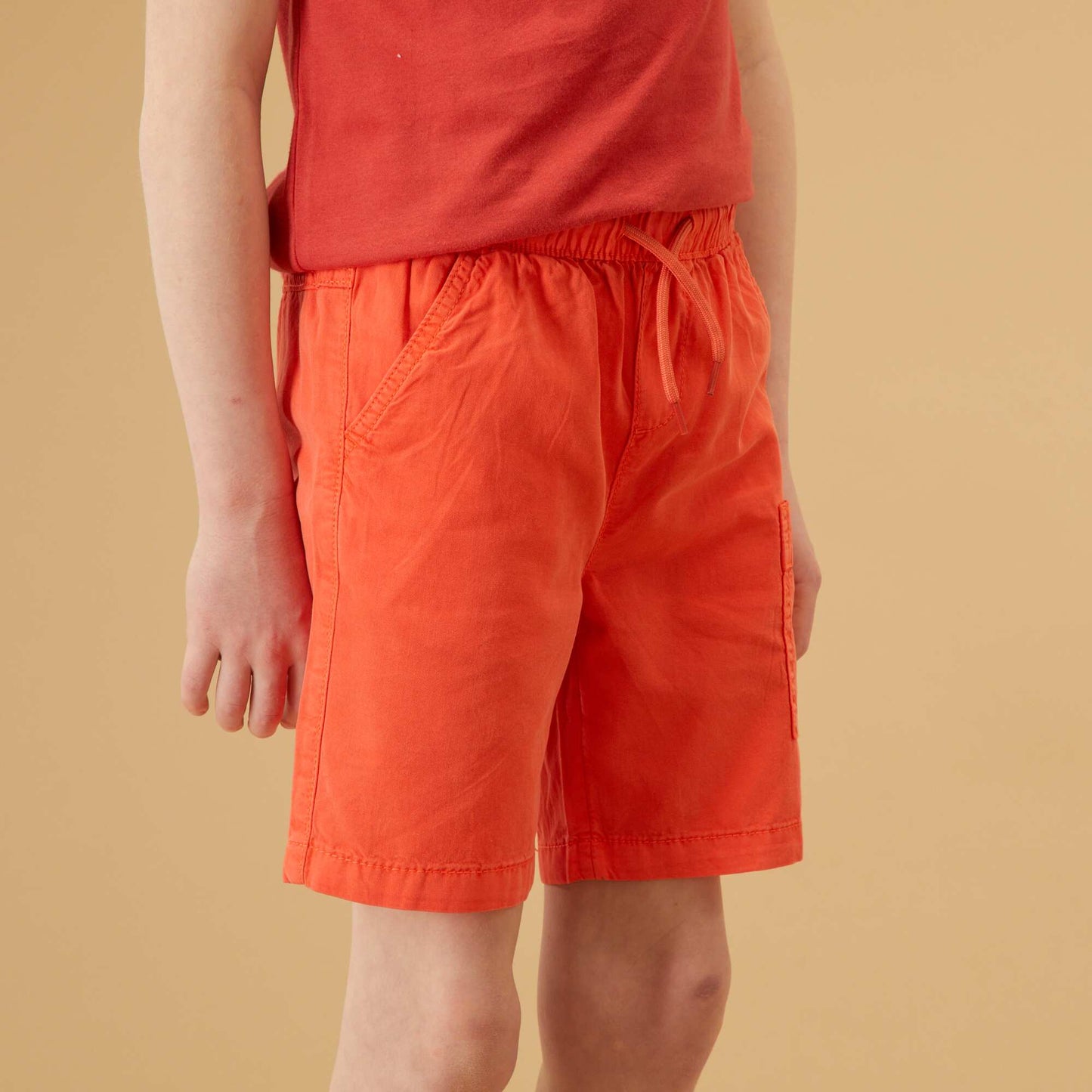 Plain Bermuda shorts with elasticated waist RED