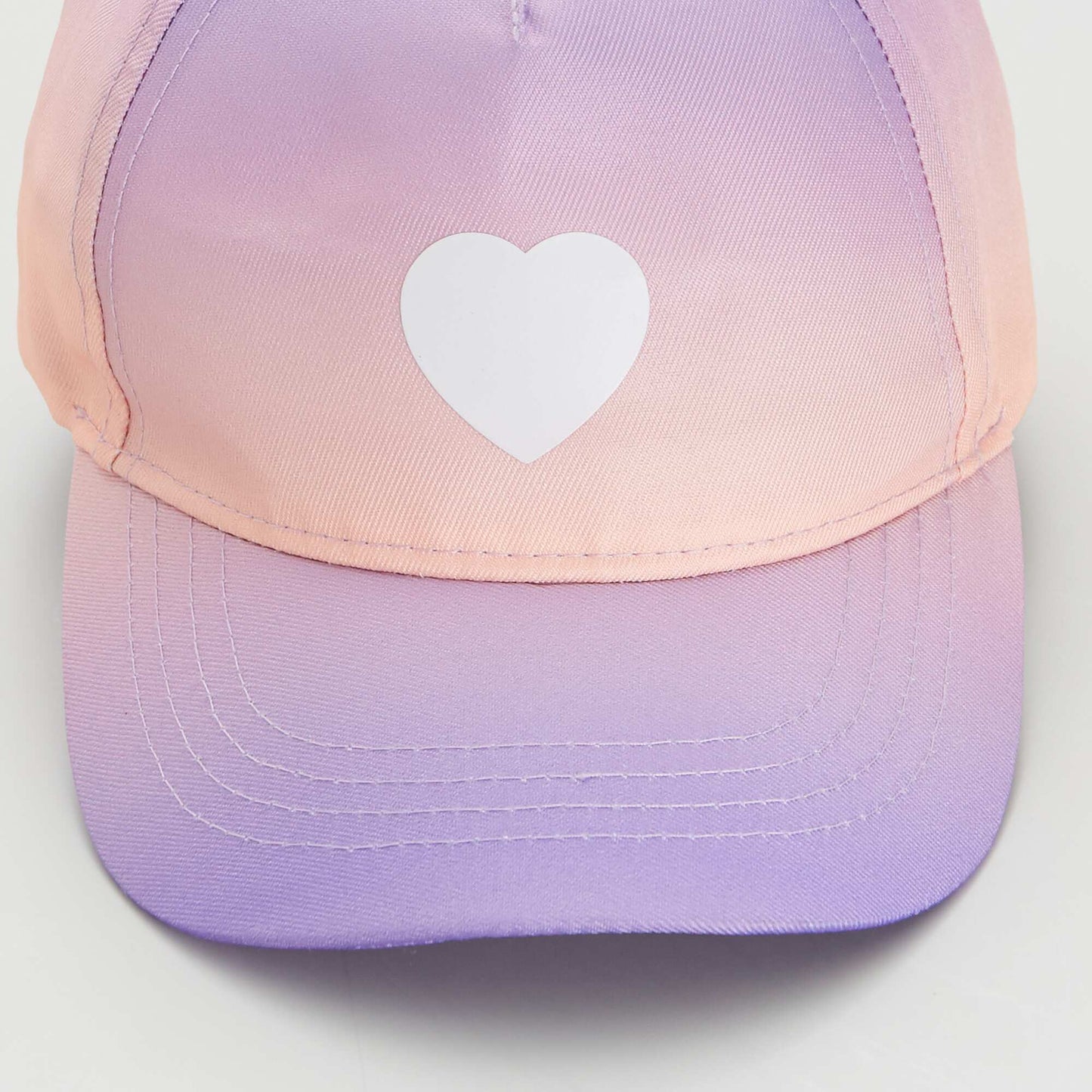 Cap with graduated design WHITE