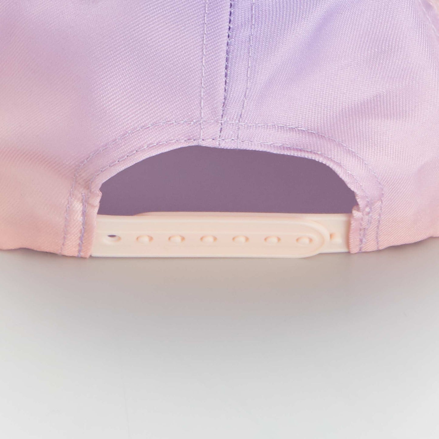 Cap with graduated design WHITE