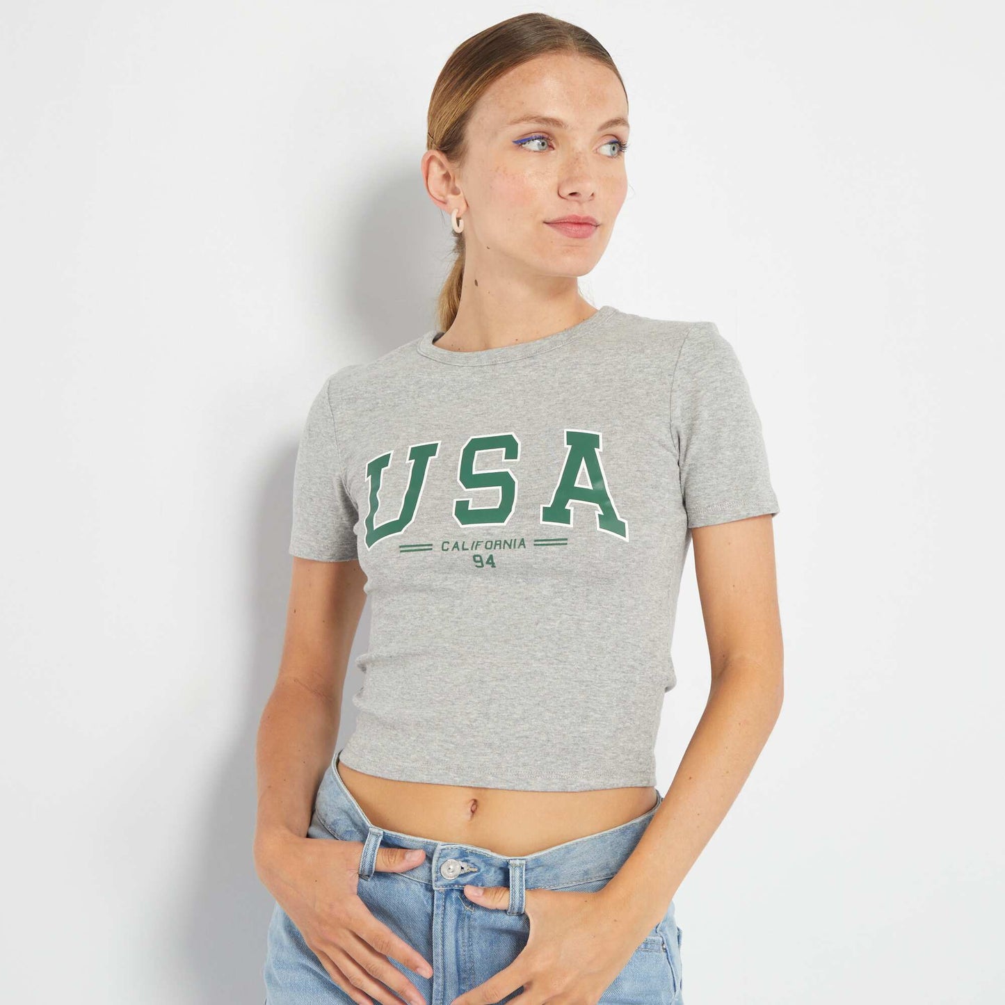 Cropped T-shirt with varsity-style print GREY