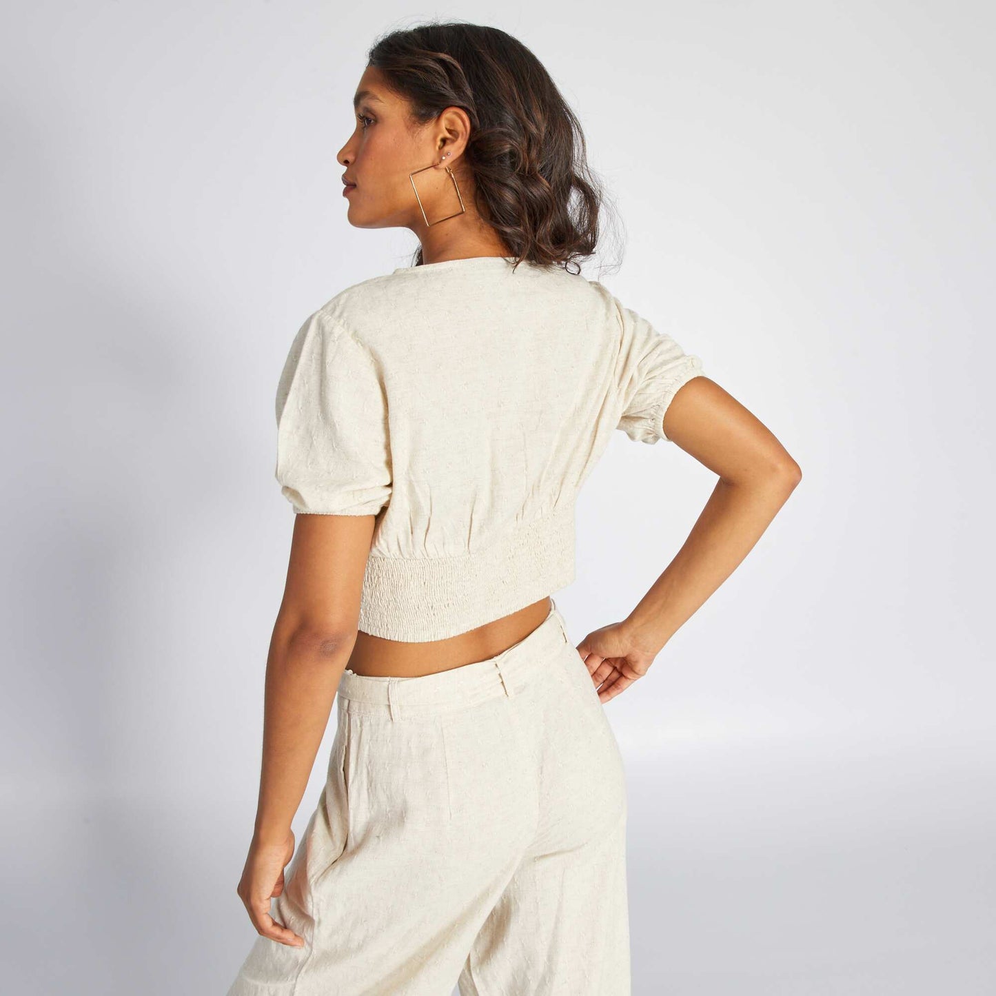 Cropped linen blouse with low-cut neckline NATURAL AS