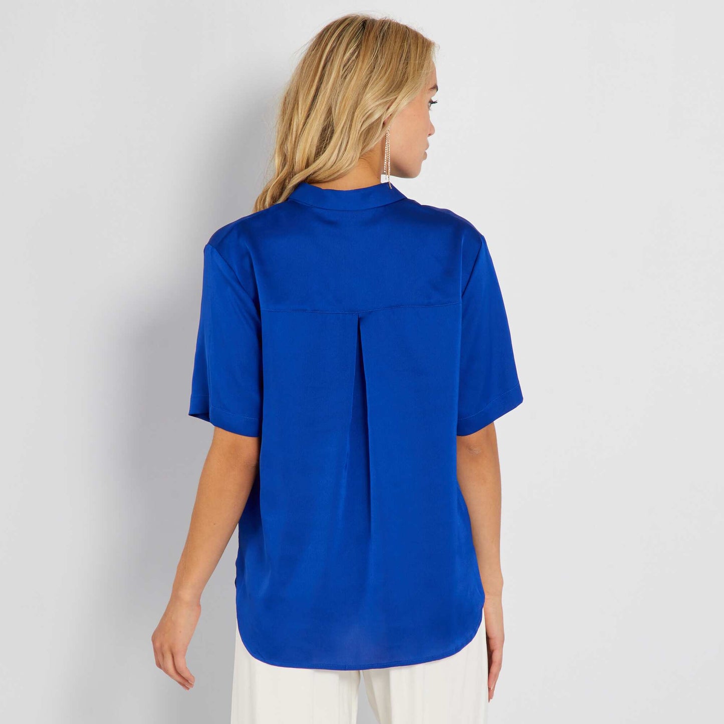 Short-sleeved satin-effect shirt blue