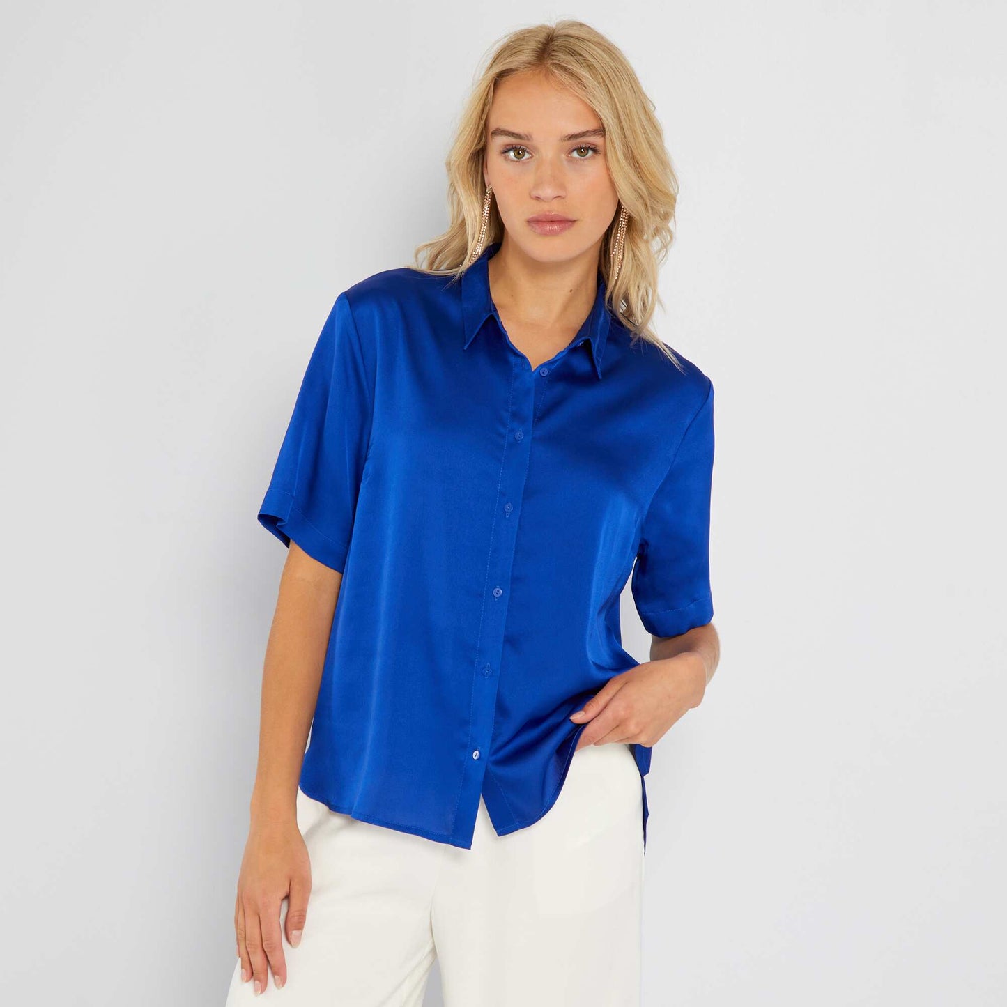 Short-sleeved satin-effect shirt blue