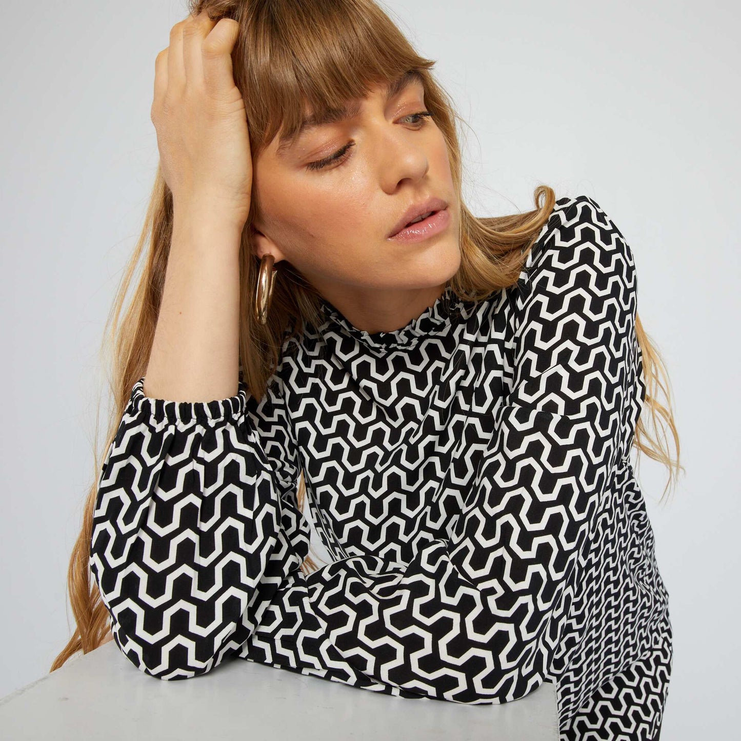 Printed blouse with high ruffled neck BLACK