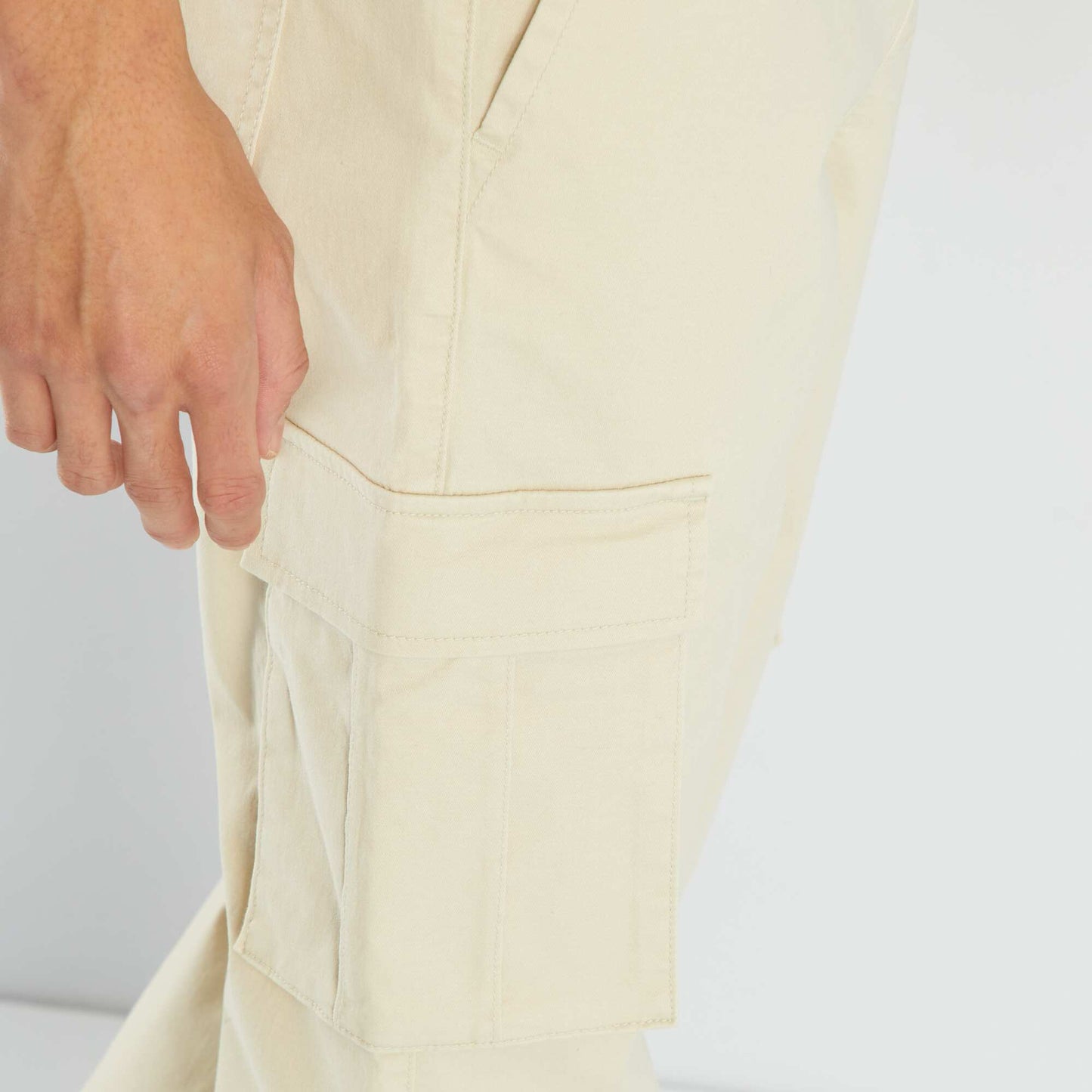 Chino trousers with flap pockets beige