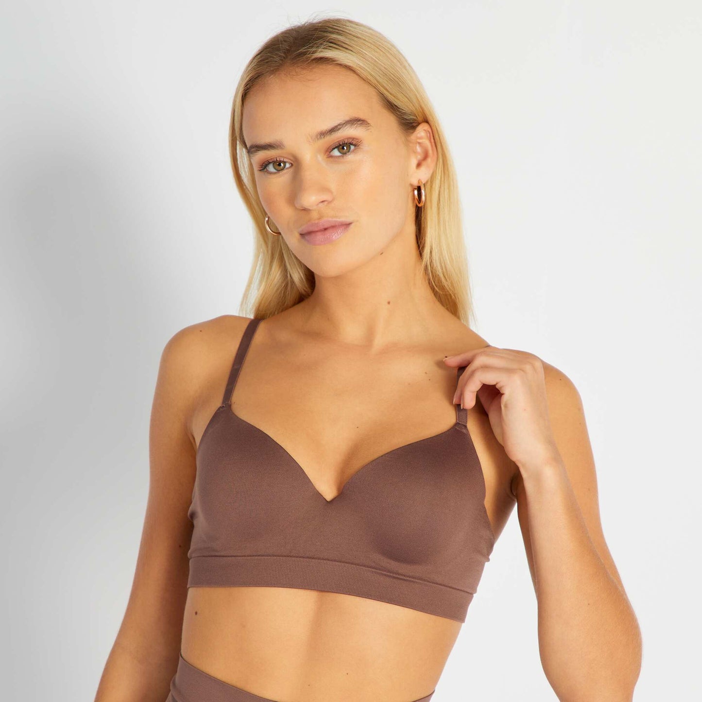 Demi-cup bra brown