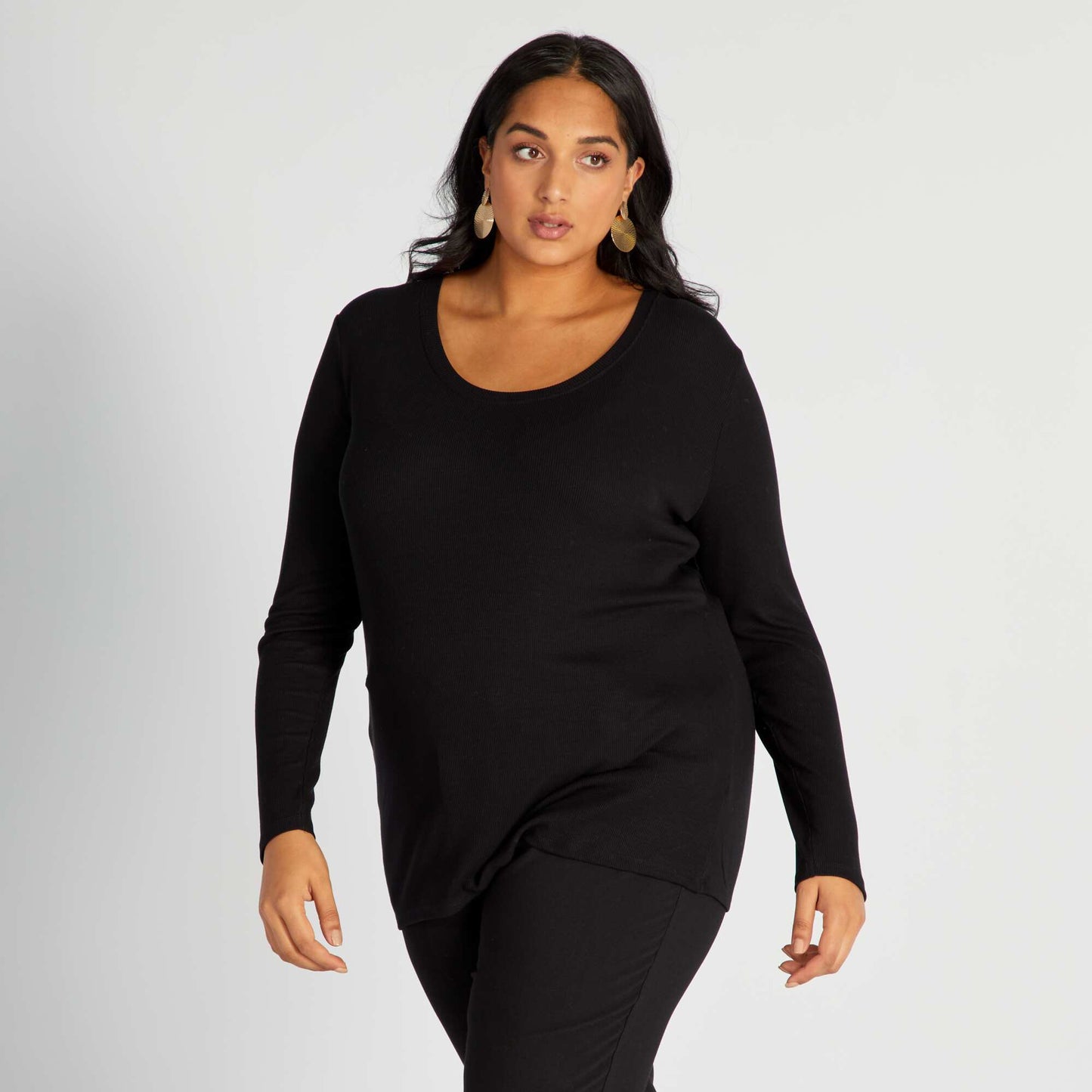Flowing ribbed T-shirt with wide neckline black