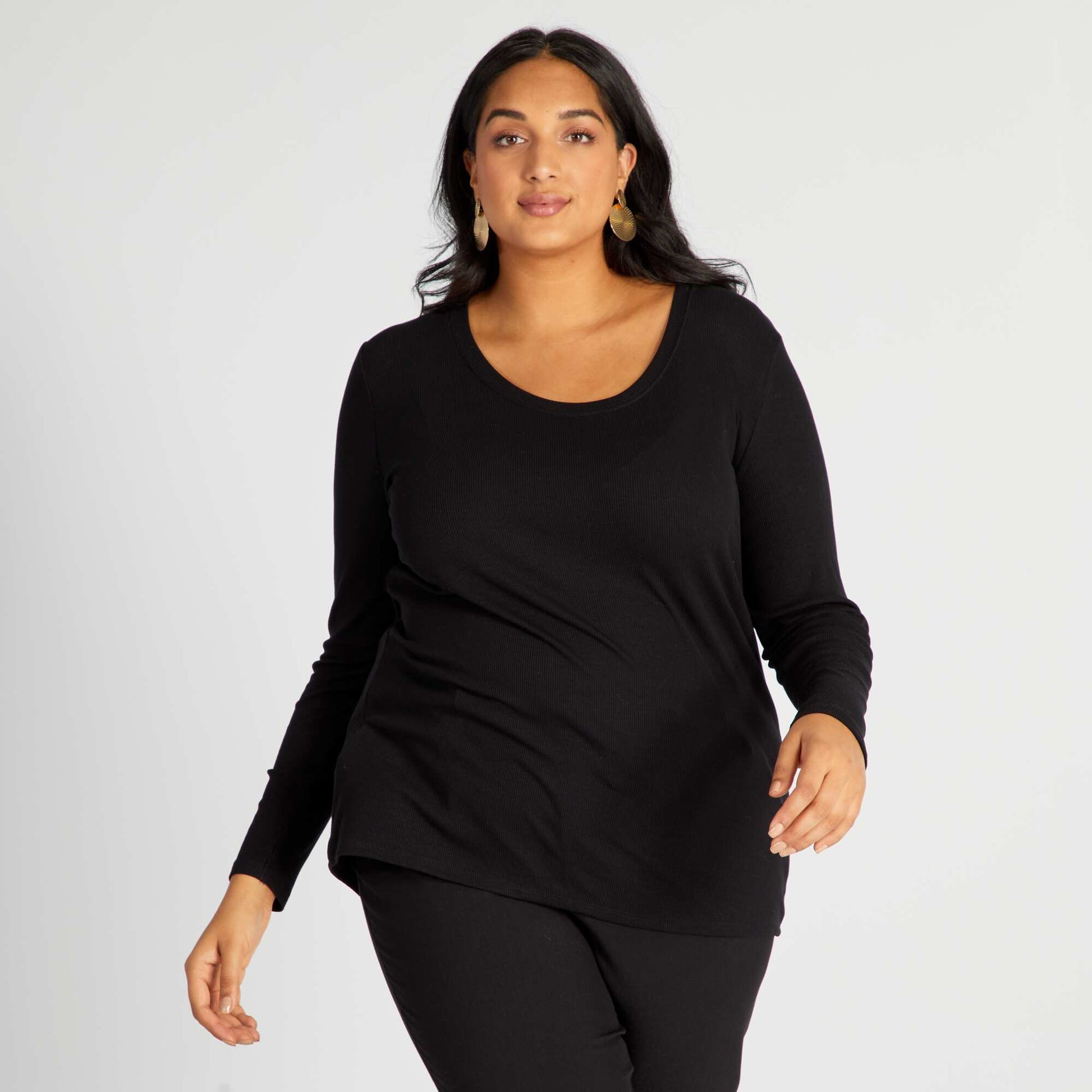 Flowing ribbed T-shirt with wide neckline black
