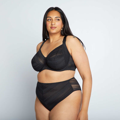 سروال داخلي دانتيل دانتيل متعرج أسود