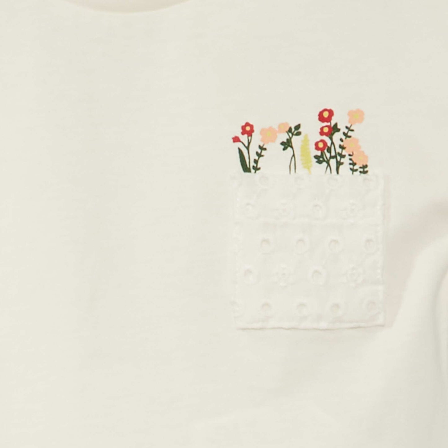 T-shirt with embroidered pocket snow white