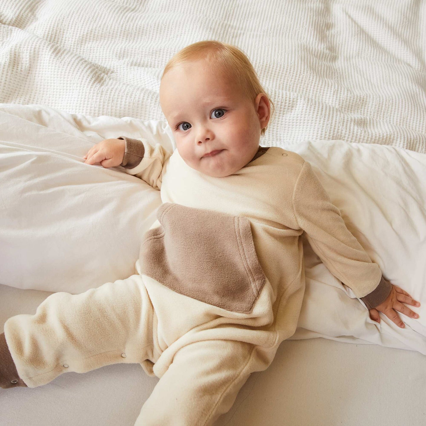 Two-tone fleece sleepsuit with kangaroo pocket MIXED