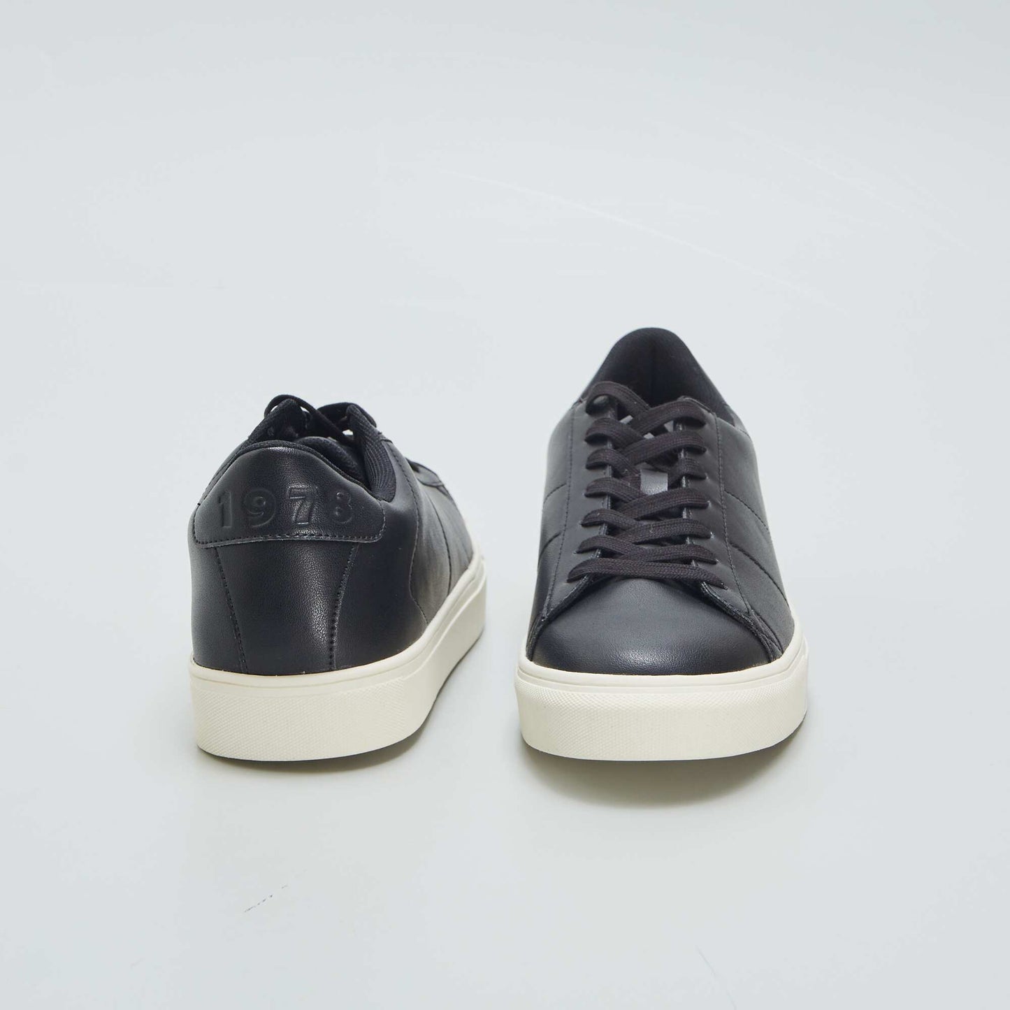 Low-top urban trainers BLACK